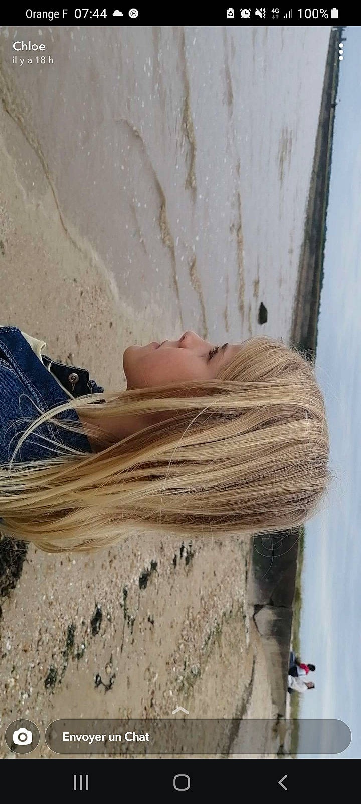 Morgane participe au concours pour gagner de l'argent avec cette photo : aeolian_landform, beach, cable, driftwood, electrical_wiring, foot, fur, hardwood, human_leg, landscape, long_hair, person, rock, rope, sitting, soil, tree, trunk, wire, wood