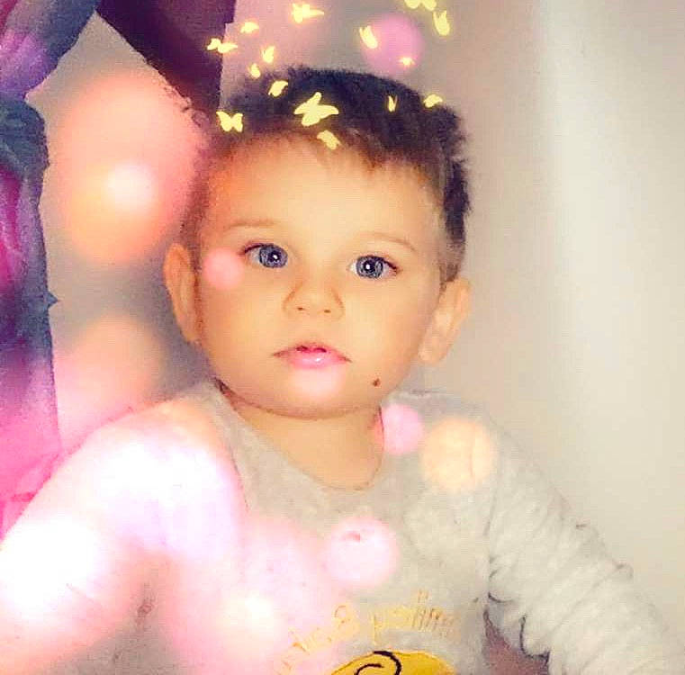 Maylon a rejoint le concours — aidez-le/la à gagner de superbes lots ! cheek, cool, ear, eye, eyebrow, eyelash, face, facial_expression, finger, flash_photography, gesture, hair, hairstyle, happy, head, iris, lip, person, pink, skin