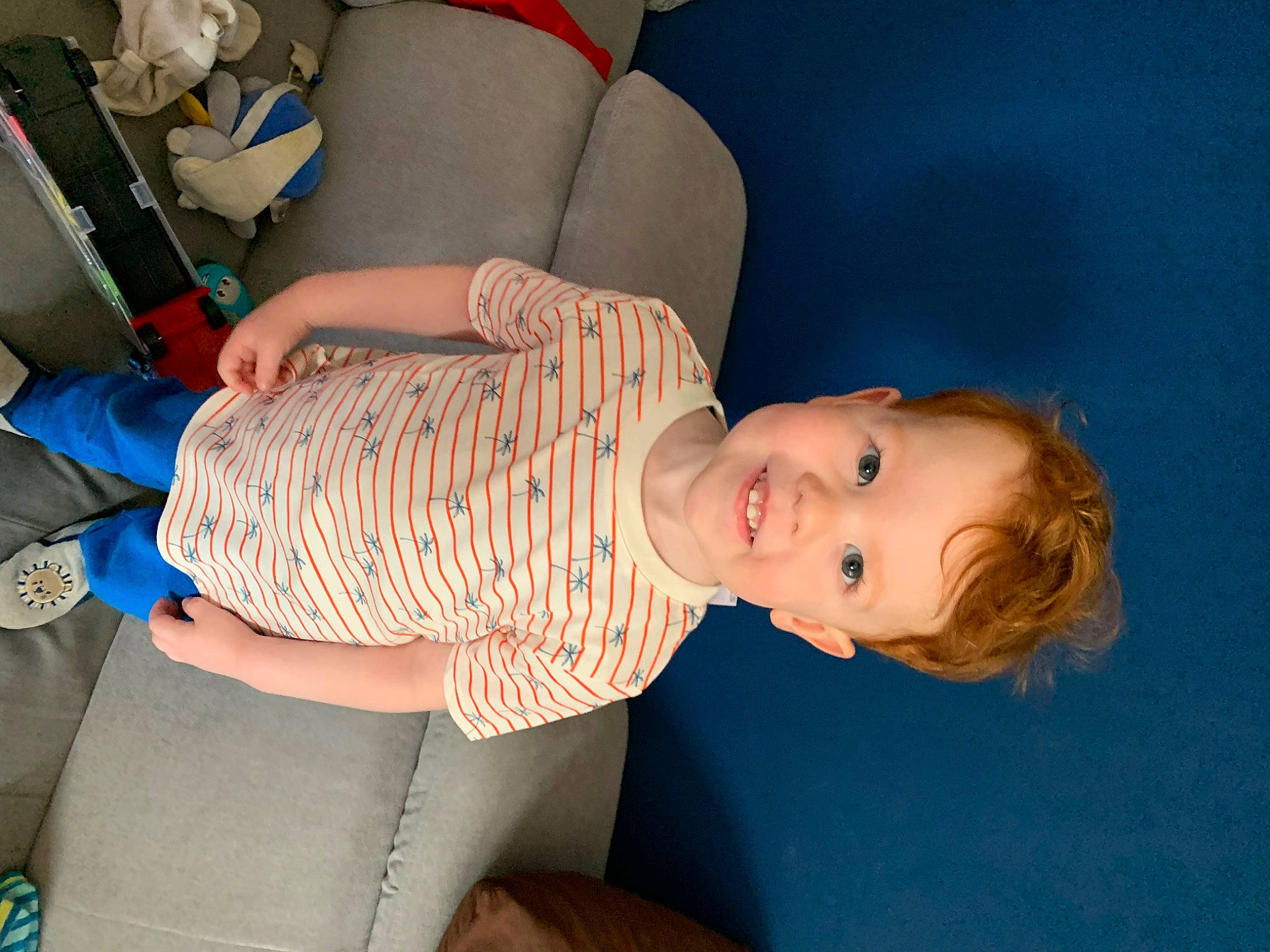 Erwann a rejoint le concours — aidez-le/la à gagner de superbes lots ! arm, baby, baby_toddler_clothing, child, comfort, elbow, finger, fun, hat, human_leg, joint, joy, knee, leg, mouth, person, shoulder, skin, smile, thigh