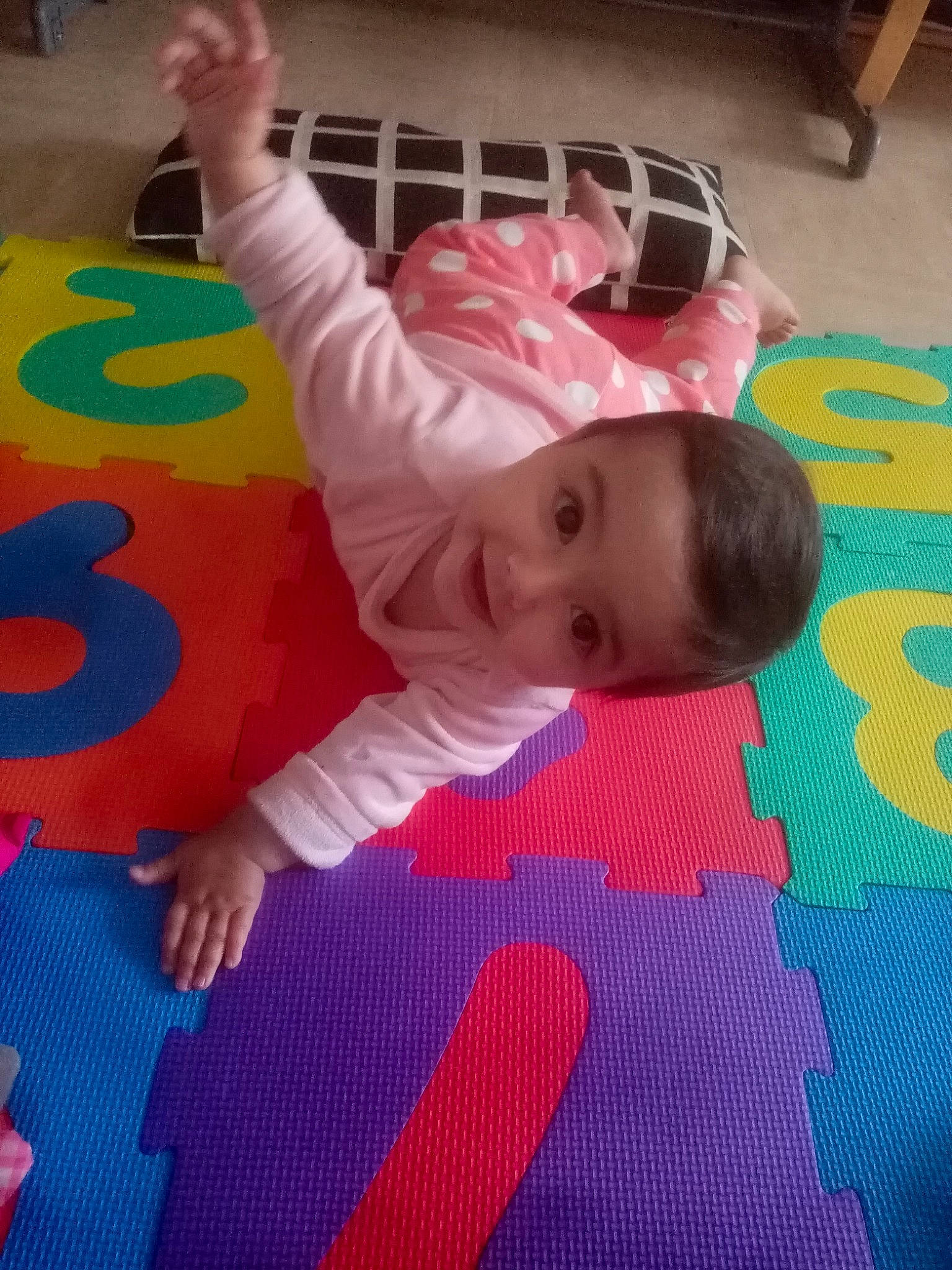 Ohana a rejoint le concours — aidez-le/la à gagner de superbes lots ! baby, beauty, child, comfort, facial_expression, floor, flooring, fun, grass, happy, leisure, linens, magenta, pattern, person, pink, play, playmat, product, room