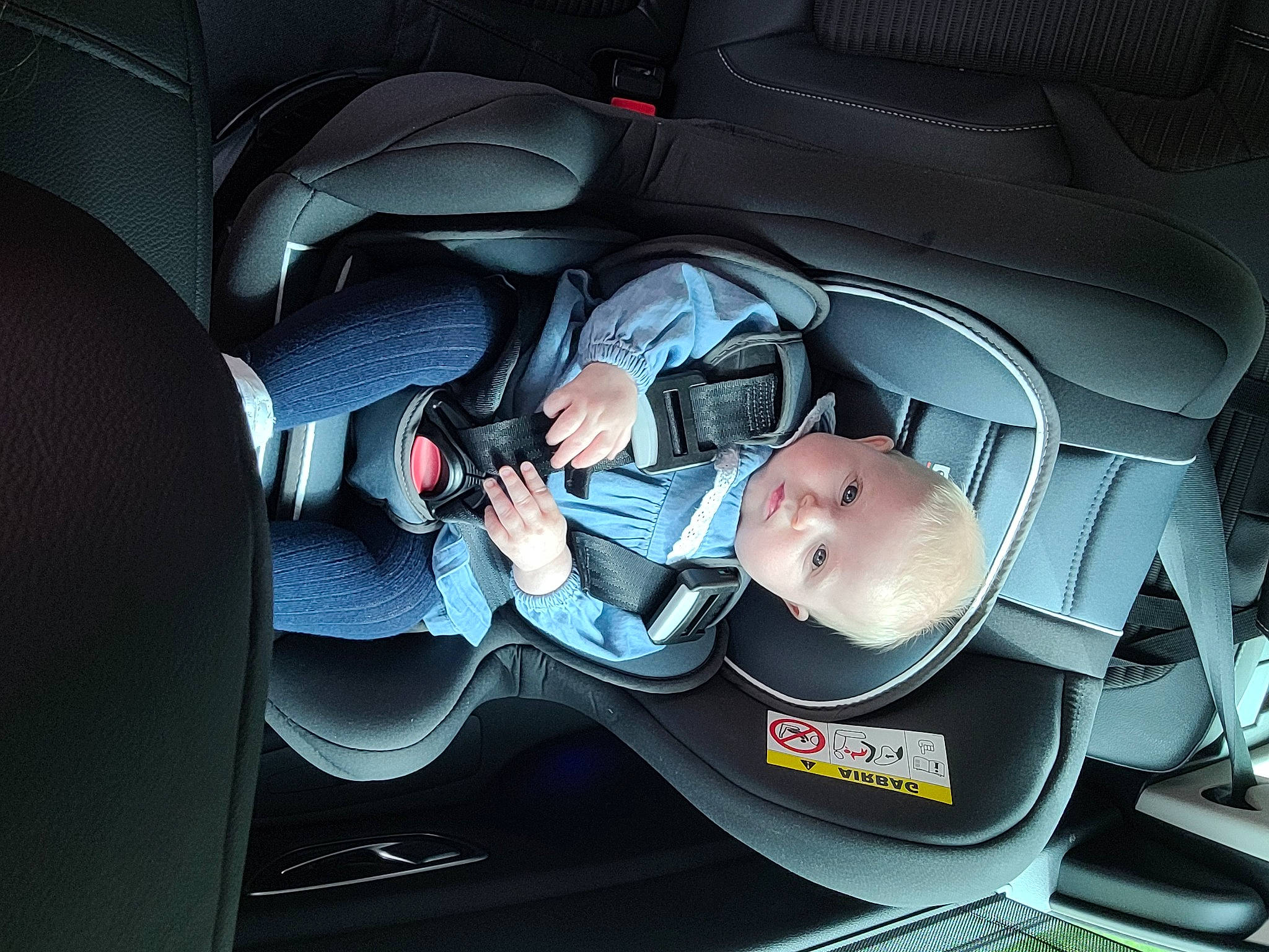 Maëlys a rejoint le concours — aidez-le/la à gagner de superbes lots ! auto_part, automotive_design, automotive_exterior, automotive_lighting, baby, baby_in_car_seat, car, car_seat, car_seat_cover, child, comfort, head_restraint, mode_of_transport, motor_vehicle, person, personal_luxury_car, steering_part, steering_wheel, toddler, vehicle