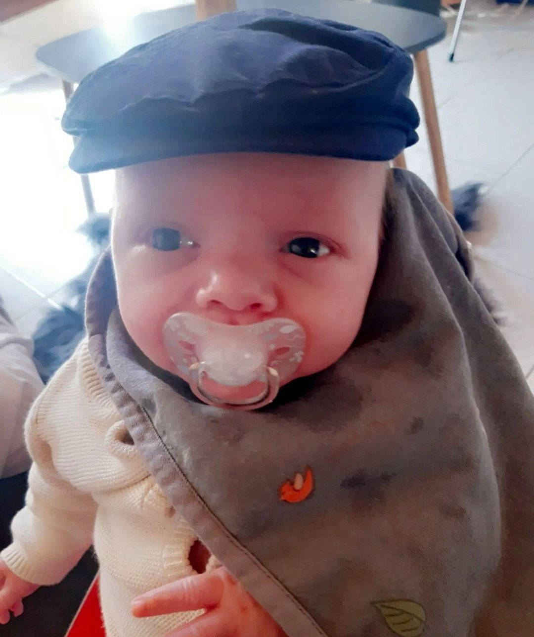 Aaron a rejoint le concours — aidez-le/la à gagner de superbes lots ! baby, baby_toddler_clothing, cap, cheek, chest, child, chin, eye, fun, gesture, head, headwear, helmet, human_body, lip, mouth, nose, person, personal_protective_equipment, skin