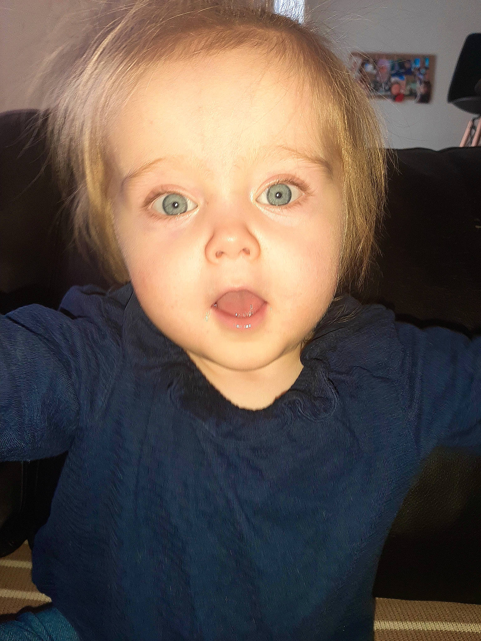 Elena participe au concours pour gagner de l'argent avec cette photo : cheek, chin, ear, eye, eyebrow, eyelash, flash_photography, forehead, gesture, hair, happy, iris, jaw, lip, mouth, neck, nose, person, skin, sleeve