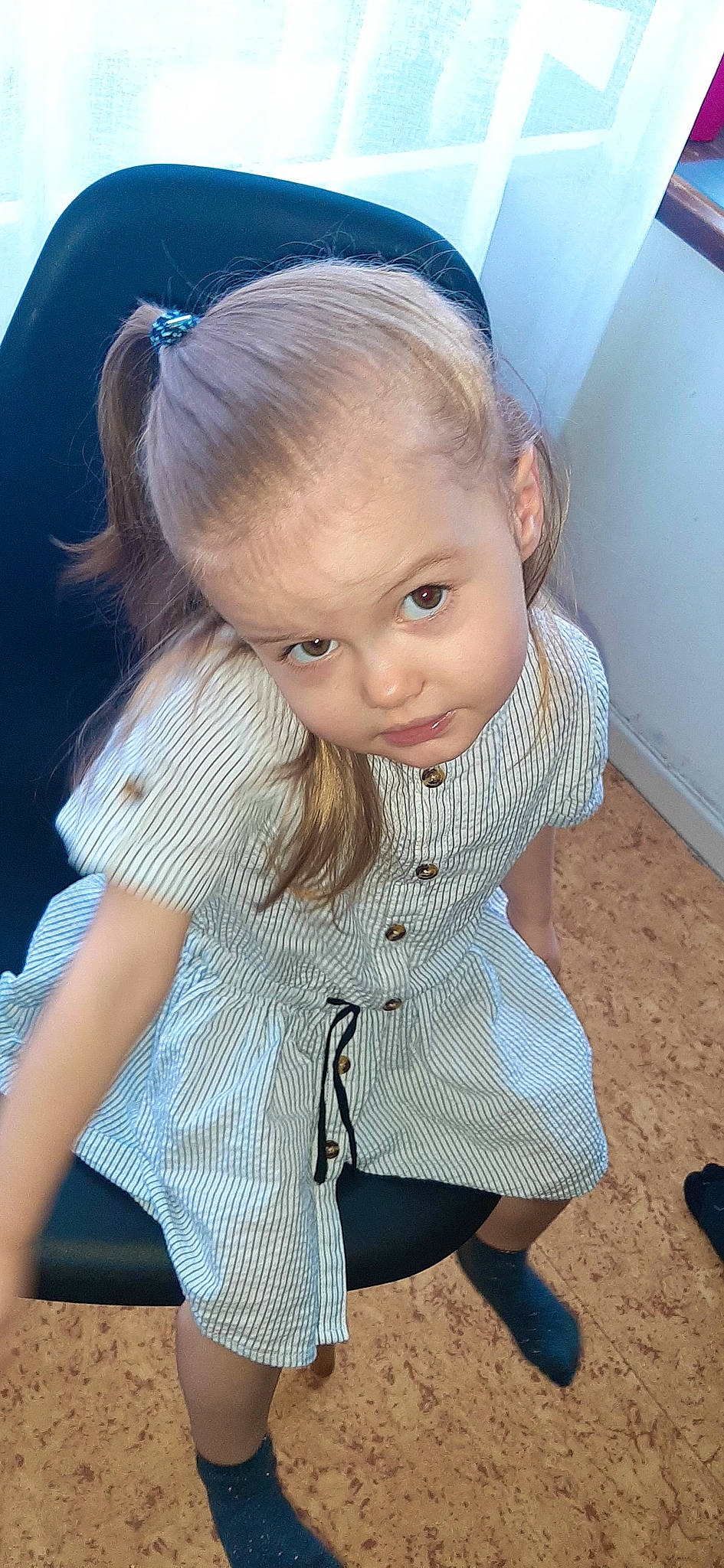 Zo? a rejoint le concours — aidez-le/la à gagner de superbes lots ! blond, brown_hair, child, cool, dress, dress_shirt, eyelash, fun, hair, hairstyle, happy, iris, lip, long_hair, neck, person, shoulder, skin, sleeve, smile