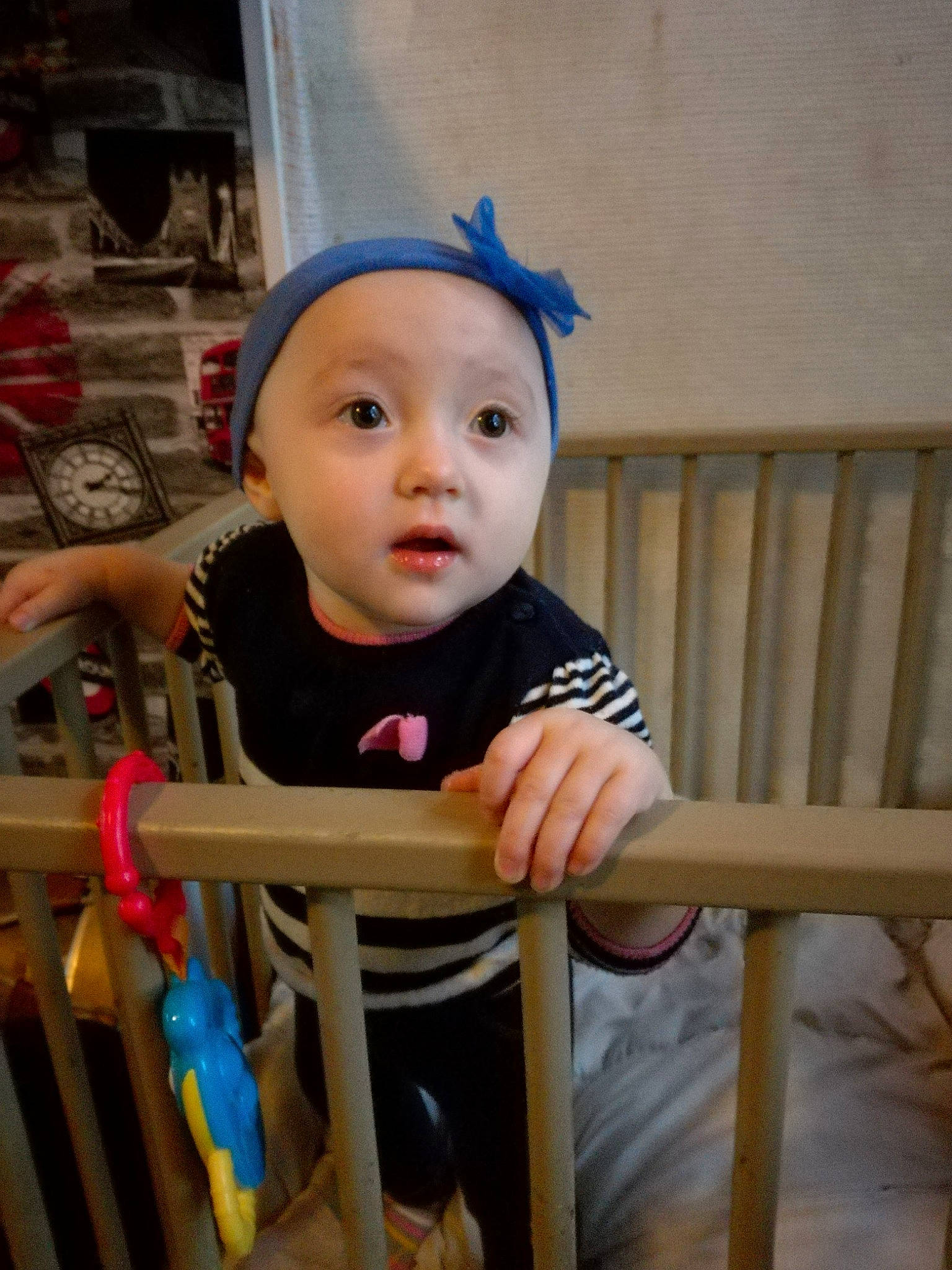 Manon a rejoint le concours — aidez-le/la à gagner de superbes lots ! boy, cap, child, cool, day, fun, girl, headgear, infant, person, play, product, skin, surprise, textile, toddler