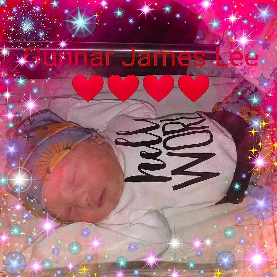 Gunnar is registered to the contest to win money with this photo: advertising, beauty, christmas, christmas_decoration, christmas_eve, christmas_lights, christmas_ornament, design, entertainment, event, font, holiday, interior_design, light, magenta, organism, ornament, person, pink, red