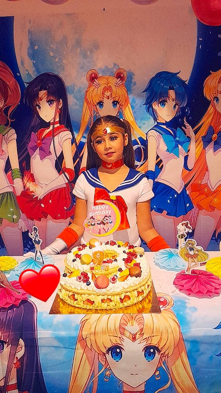 Louanna participe au concours pour gagner de l'argent avec cette photo : art, baked_goods, birthday, birthday_cake, birthday_party, blue, cake, cake_decorating, cake_decorating_supply, cuisine, entertainment, event, food, fun, happy, icing, people, person, recreation, sugar_cake