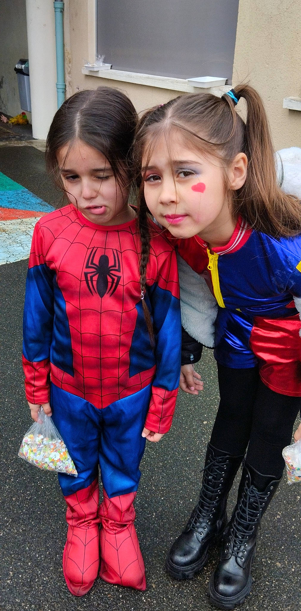 Louanna a rejoint le concours — aidez-le/la à gagner de superbes lots ! boot, child, costume, electric_blue, event, eye, face, fun, hair, happy, iris, jacket, leisure, pattern, person, photograph, skin, snapshot, toddler, tradition