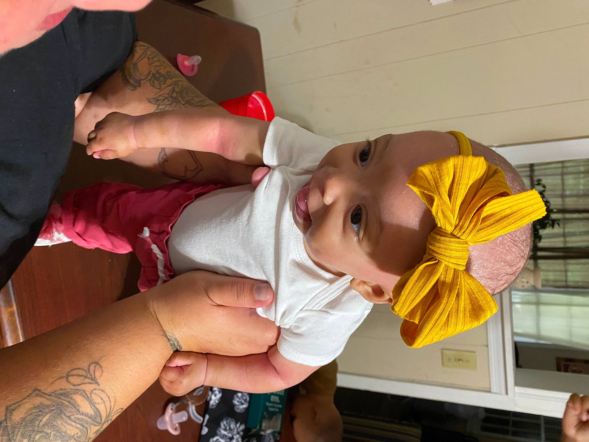 Coralonii is registered to the contest to win money with this photo: baby, chest, elbow, event, finger, fun, gesture, hand, happy, hat, human_leg, mouth, nail, person, sun_hat, t_shirt, temporary_tattoo, thigh, toddler, trunk