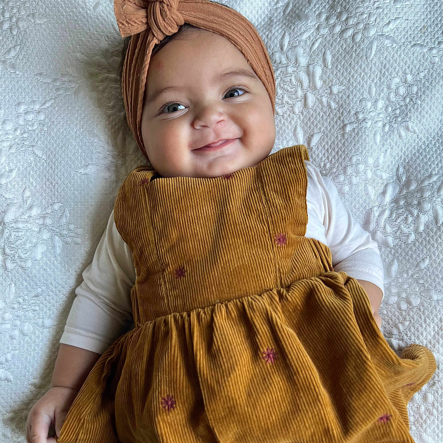 Lorin participe au concours pour gagner de l'argent avec cette photo : accessories, baby, babylaughing, blanket, bonnet, cap, clothing, costume, dress, face, happy, hat, head, newborn, pants, person, photography, portrait, sleeve, smile