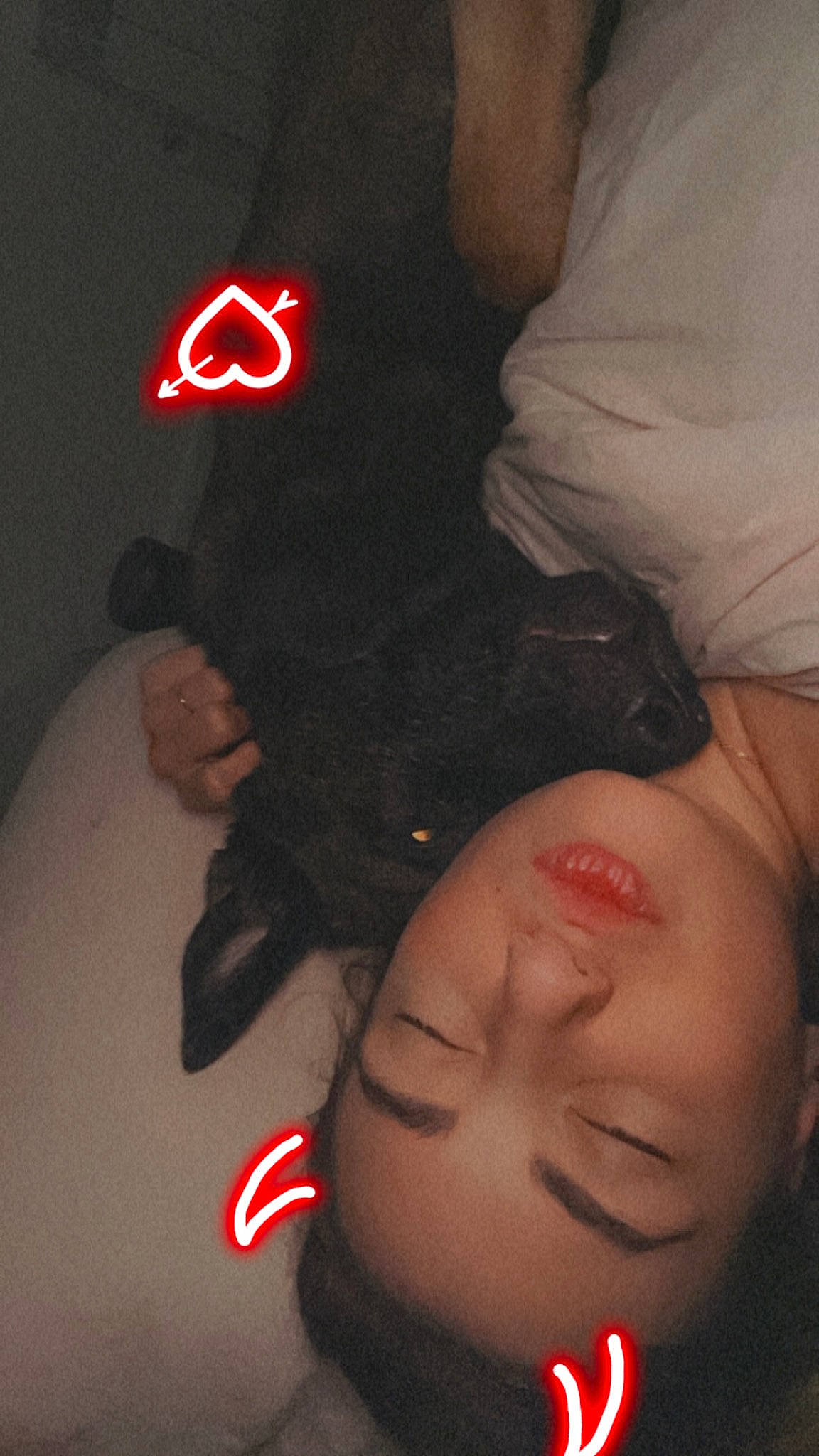 Raiko a rejoint le concours — aidez-le/la à gagner de superbes lots ! black, black_hair, carmine, darkness, ear, elbow, event, eyelash, finger, flash_photography, fun, gesture, lip, midnight, mouth, nail, neck, red, thigh, wrist