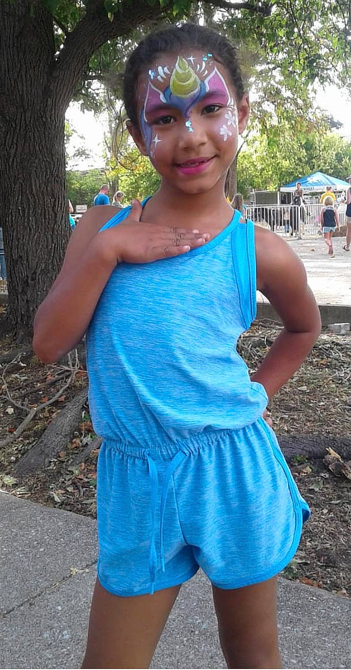 Alena is registered to the contest to win money with this photo: blue, clothing, electric_blue, fun, glasses, joy, person, shorts, smile, sunglasses, textile, vacation