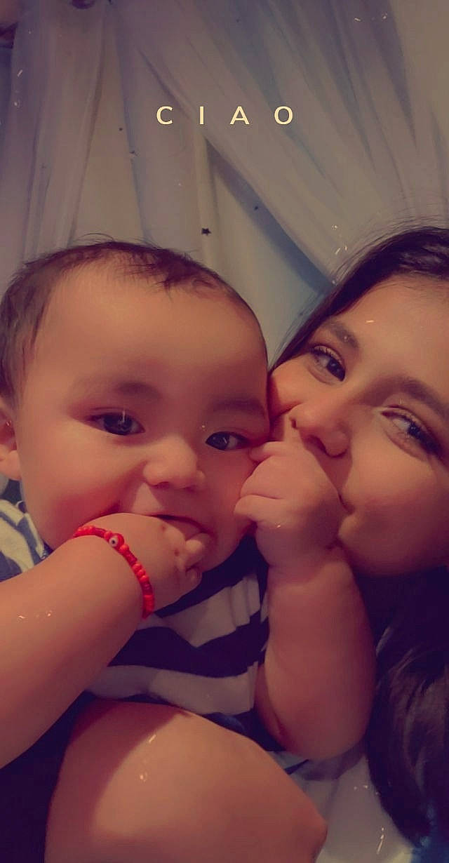 Bradley is registered to the contest to win money with this photo: cheek, chin, ear, eye, eyebrow, eyelash, face, facial_expression, forehead, hand, happy, head, human_body, jaw, joy, lip, mouth, neck, nose, person