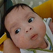 Jawed Daniel participe au concours pour gagner de l'argent avec cette photo : baby, infant, face, eyes, hand, clothing, striped_clothing, pillow, arm, yellow_sleeve, indoor, person, skin, head, curious, expression, close_up, holding, child, young