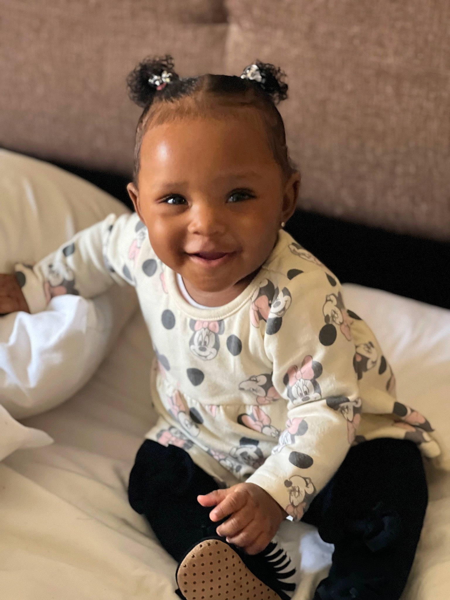 Faith is registered to the contest to win money with this photo: baby, baby_toddler_clothing, cheek, child, clothing, comfort, cool, eye, flooring, happy, headband, iris, jewellery, joy, person, sitting, skin, sleeve, smile, sock