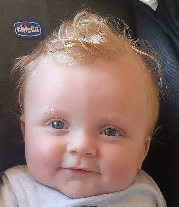 Gianni a rejoint le concours — aidez-le/la à gagner de superbes lots ! baby_toddler_clothing, blond, brown_hair, cheek, ear, eye, eyebrow, eyelash, flash_photography, forehead, happy, iris, jaw, joy, lip, mouth, neck, nose, person, skin