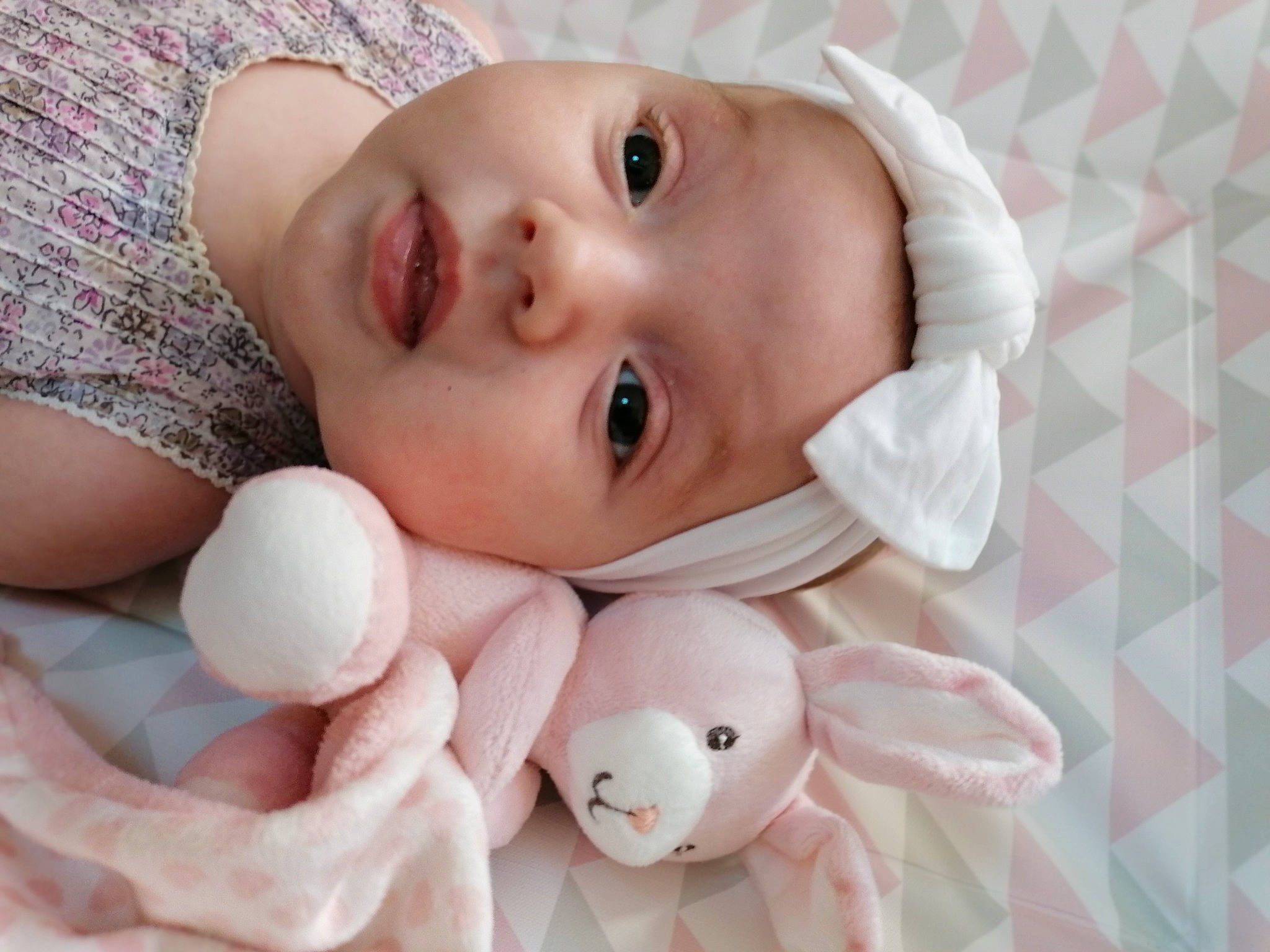 Kélia participe au concours pour gagner de l'argent avec cette photo : baby, baby_products, baby_toddler_clothing, cheek, child, comfort, eyelash, finger, gesture, happy, headwear, lip, mammal, nose, person, pink, skin, smile, textile, toddler