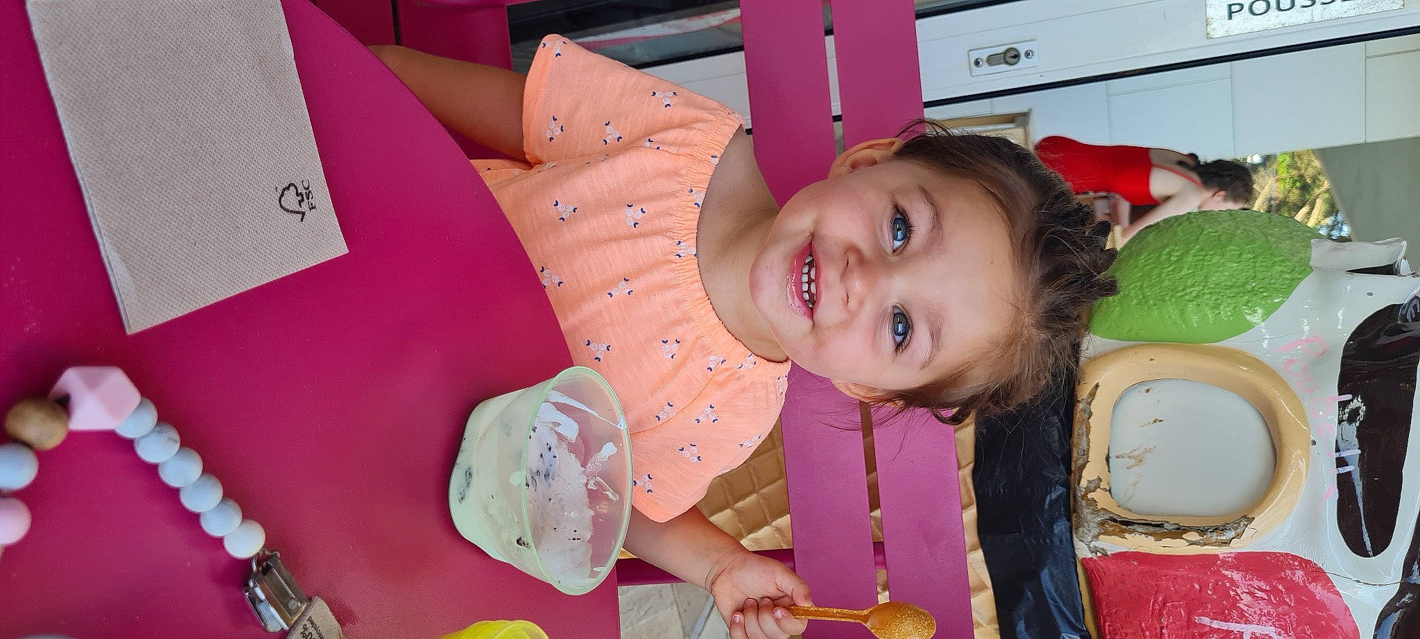 Joy participe au concours pour gagner de l'argent avec cette photo : baby, baby_toddler_clothing, chair, cheek, child, fun, happy, joy, laugh, leisure, magenta, party, person, pink, play, room, skin, smile, sweetness, t_shirt