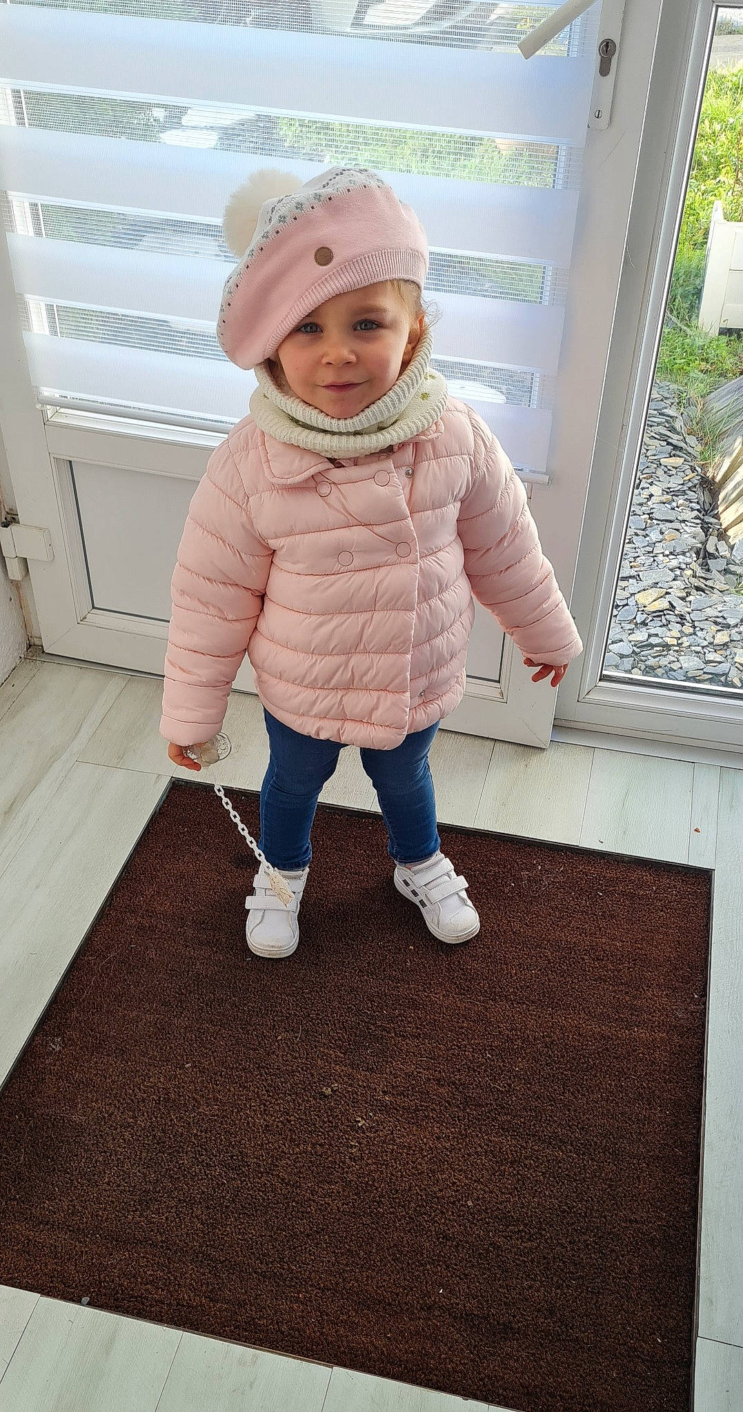 Joy participe au concours pour gagner de l'argent avec cette photo : baby, baby_products, baby_toddler_clothing, child, fashion_accessory, flooring, fur, headwear, hood, human_leg, joy, knee, knitting, pattern, person, sitting, sleeve, sock, thumb, toddler