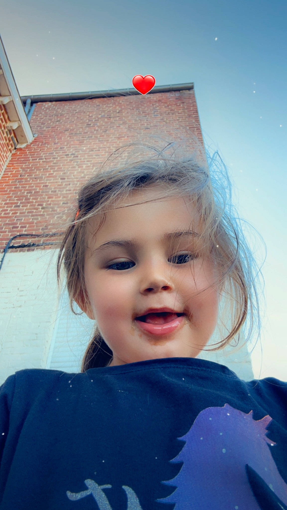 Emma participe au concours pour gagner de l'argent avec cette photo : azure, blue, child, chin, cool, eye, facial_expression, flash_photography, fun, hairstyle, happy, head, iris, lip, person, pink, skin, sky, smile, standing