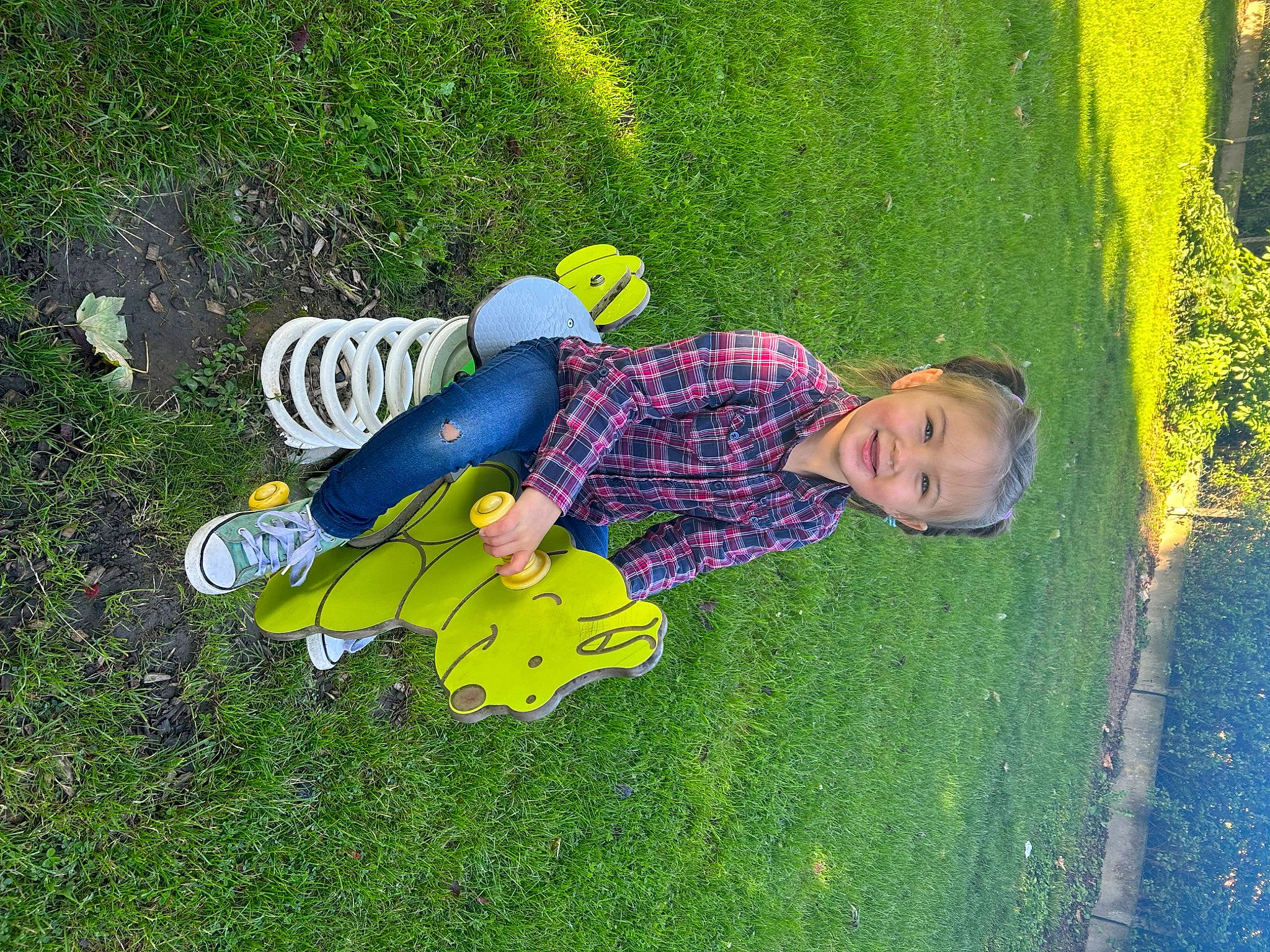 Emma participe au concours pour gagner de l'argent avec cette photo : child, electric_blue, fun, grass, grass_family, grassland, happy, joy, lawn, leaf, leisure, meadow, nature, people_in_nature, person, plant, public_space, recreation, shadow, summer