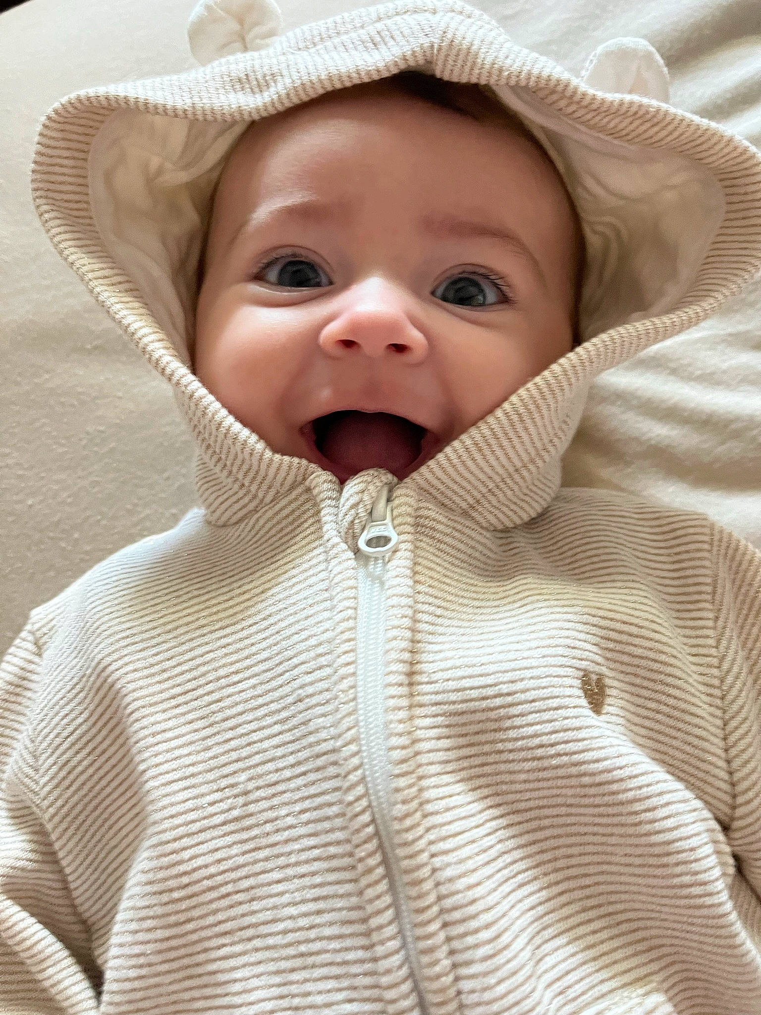 Elena participe au concours pour gagner de l'argent avec cette photo : baby, baby_toddler_clothing, child, collar, comfort, dress_shirt, eye, face, happy, hat, head, hoodie, linens, nose, outerwear, person, skin, sleeve, smile, toddler
