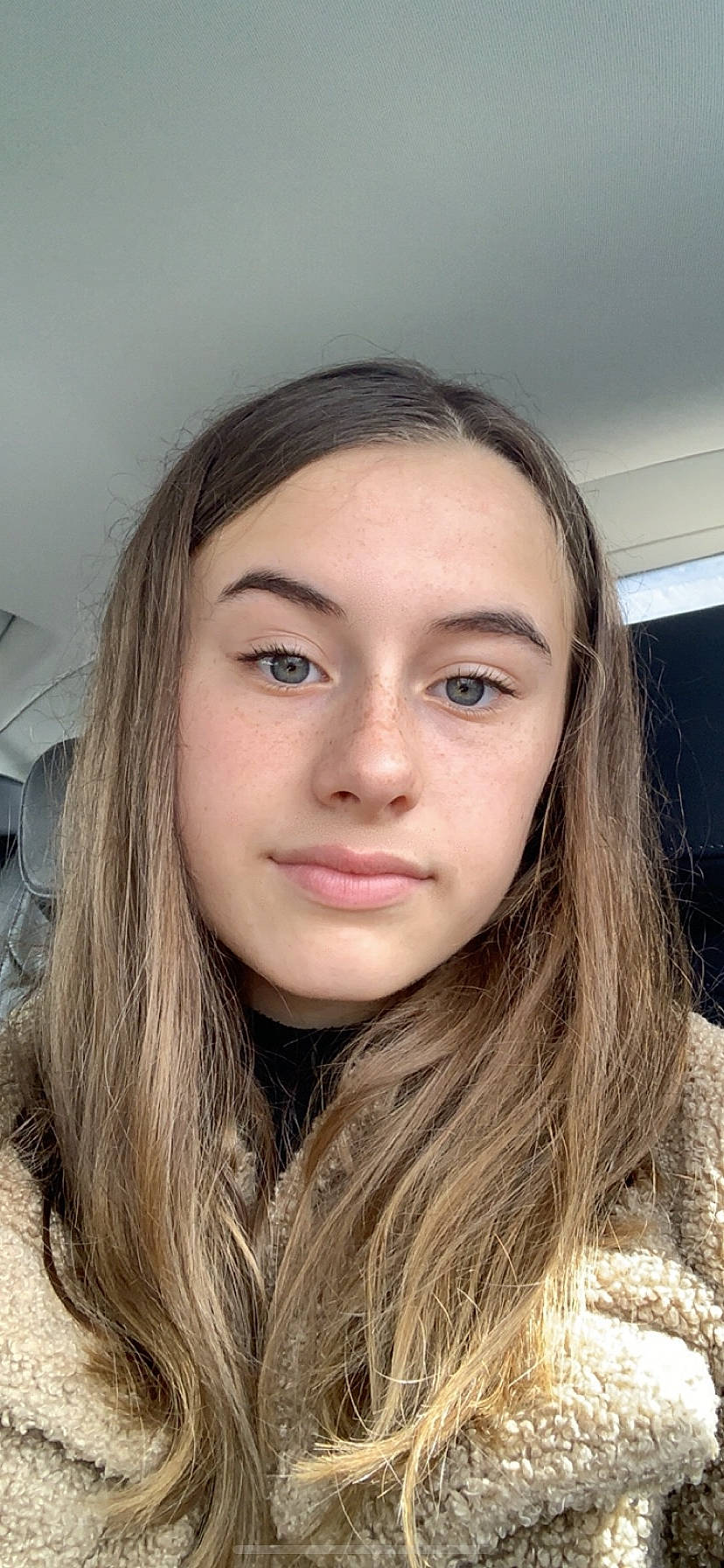 Karla participe au concours pour gagner de l'argent avec cette photo : beauty, blond, brown_hair, cheek, chin, eye, eyebrow, face, forehead, hair, hair_coloring, hairstyle, head, jaw, lip, long_hair, nose, person, skin, smile