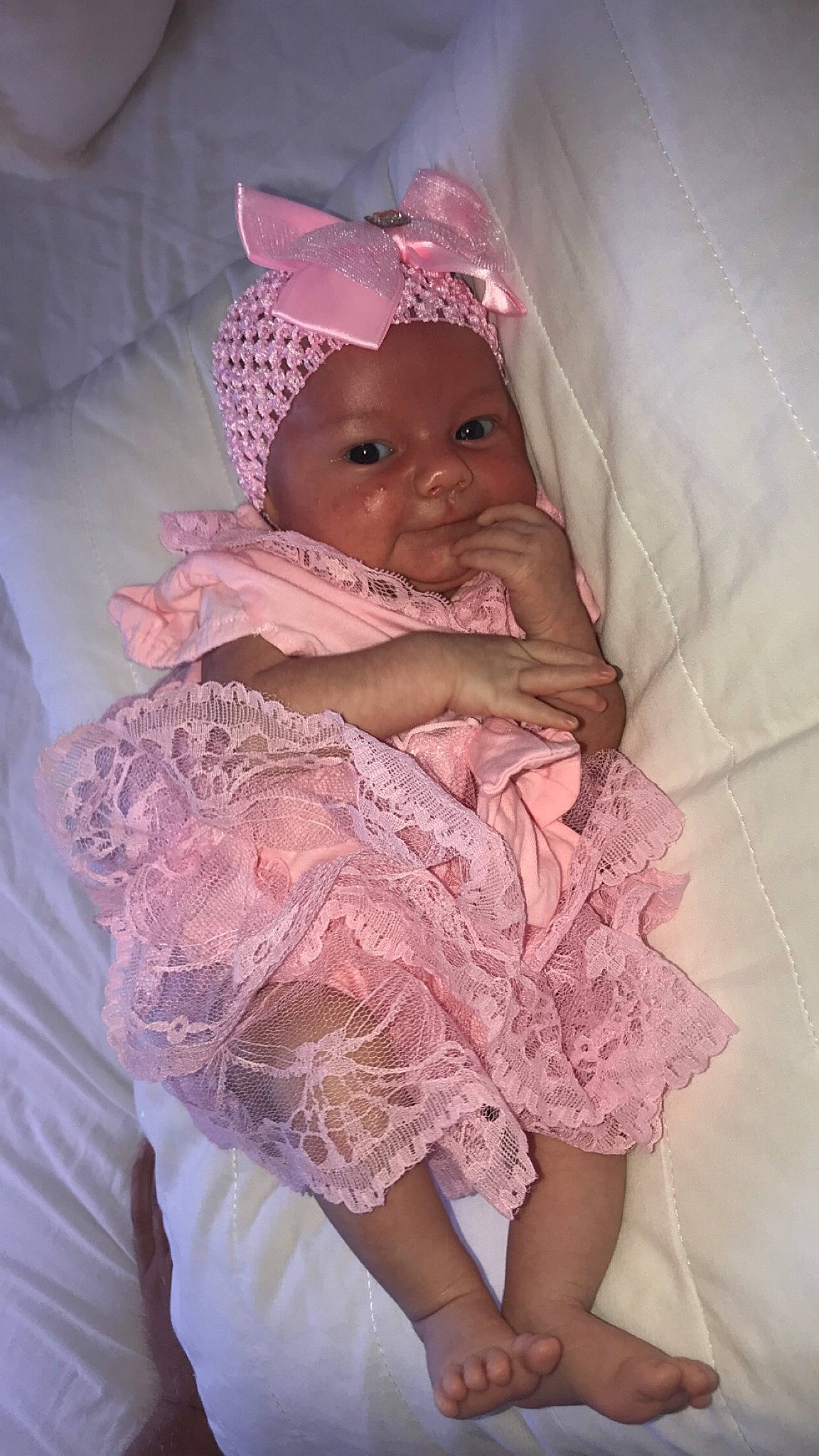 Grace a rejoint le concours — aidez-le/la à gagner de superbes lots ! baby, child, headwear, joy, person, pink, skin, toddler