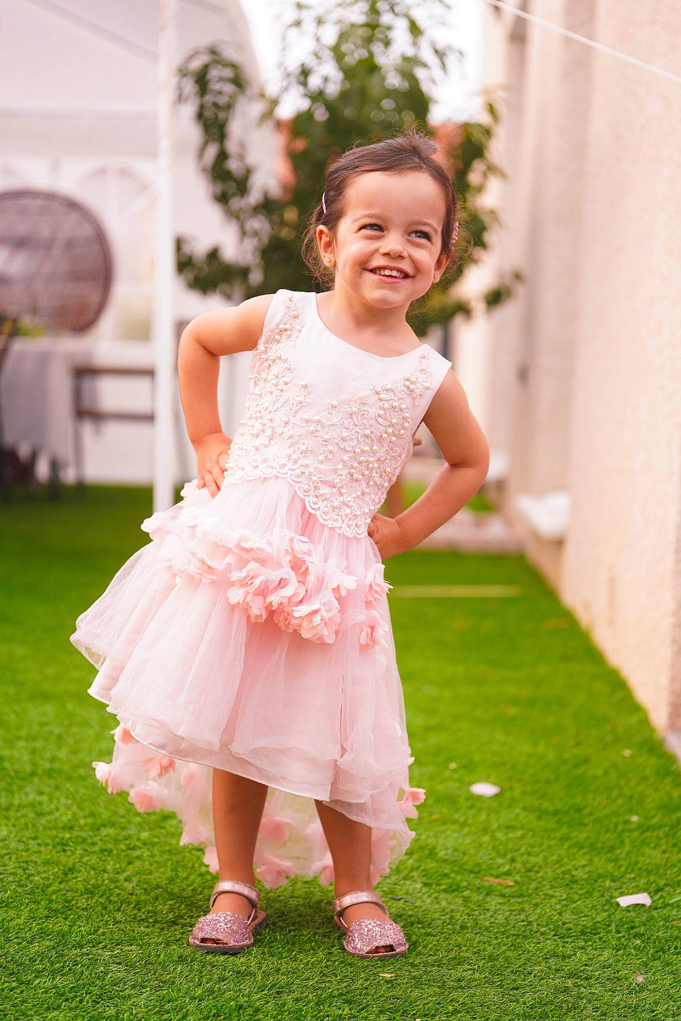 Cloe participe au concours pour gagner de l'argent avec cette photo : baby_toddler_clothing, bridal_clothing, day_dress, dress, embellishment, event, fun, grass, hair, happy, joy, lawn, person, petal, pink, plant, recreation, shoulder, skin, smile