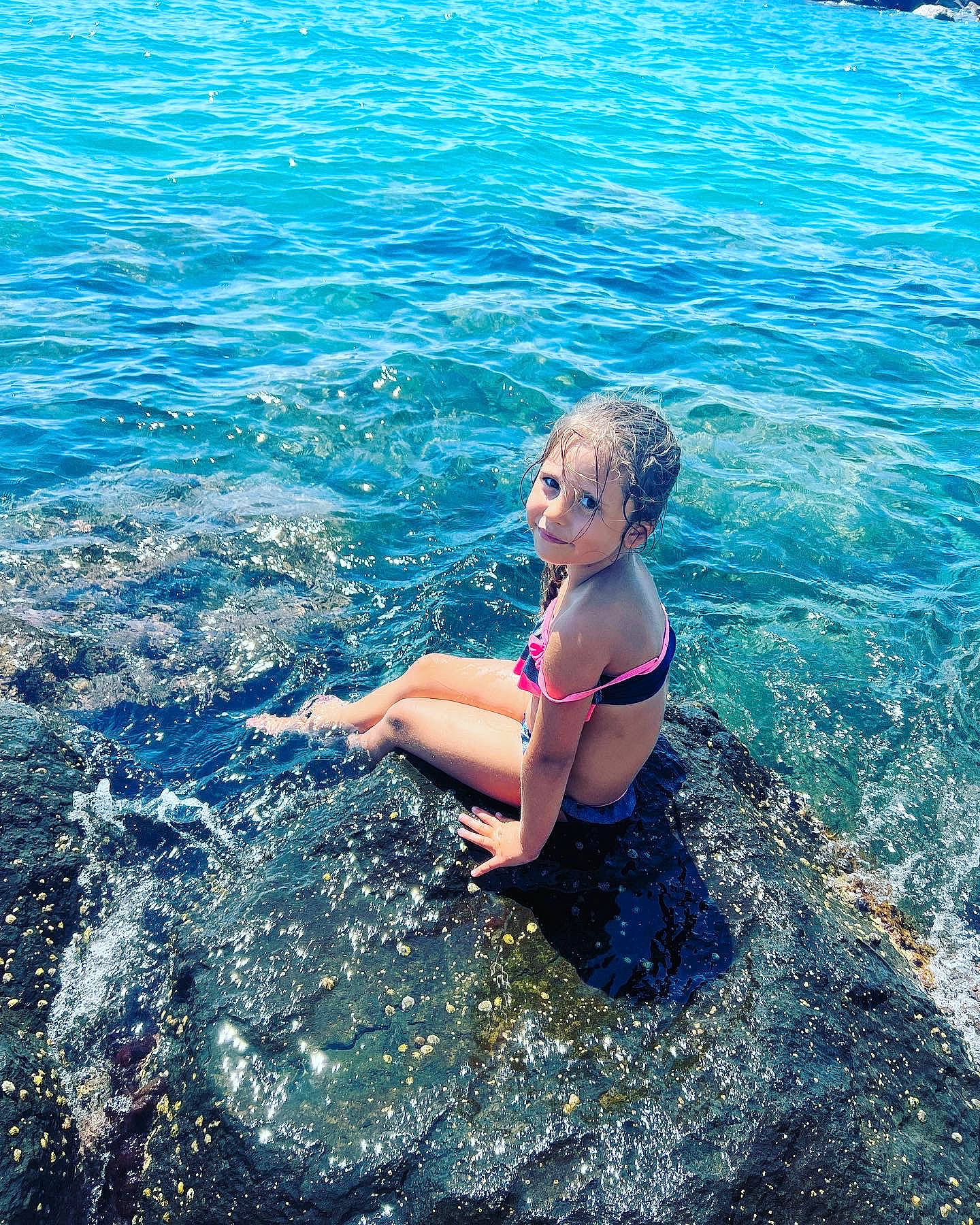 Léna participe au concours pour gagner de l'argent avec cette photo : aqua, azure, bathing, beach, blue, electric_blue, fun, happy, holiday, lake, leisure, nature, people_in_nature, person, recreation, smile, swimwear, thigh, water, wave