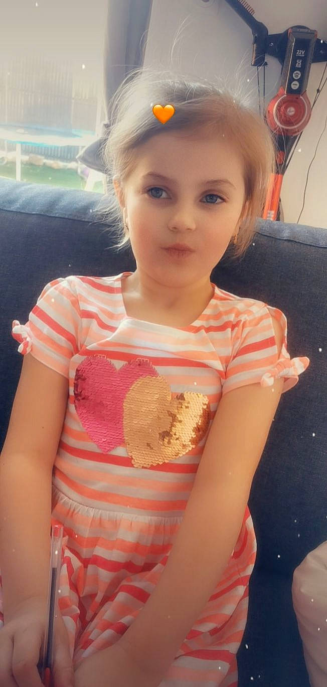 Léna a rejoint le concours — aidez-le/la à gagner de superbes lots ! child, person, toddler