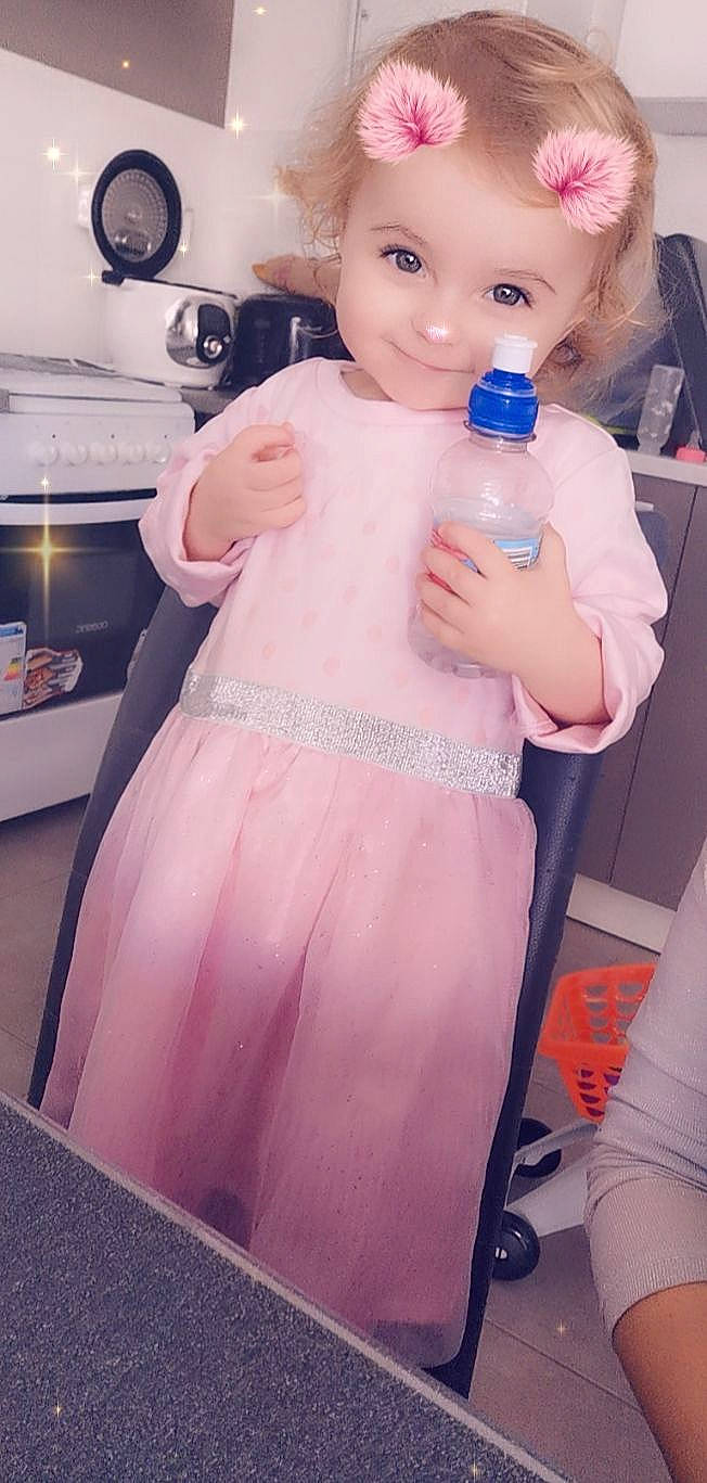 Licia participe au concours pour gagner de l'argent avec cette photo : child, costume, dress, joy, person, pink, skin, toddler