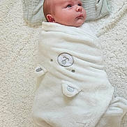 Malo a rejoint le concours — aidez-le/la à gagner de superbes lots ! baby, blanket, child, comfort, couch, cozy, cute, ears, home, indoors, infant, looking_up, lying_down, newborn, person, small, soft, texture, warm, wrapped