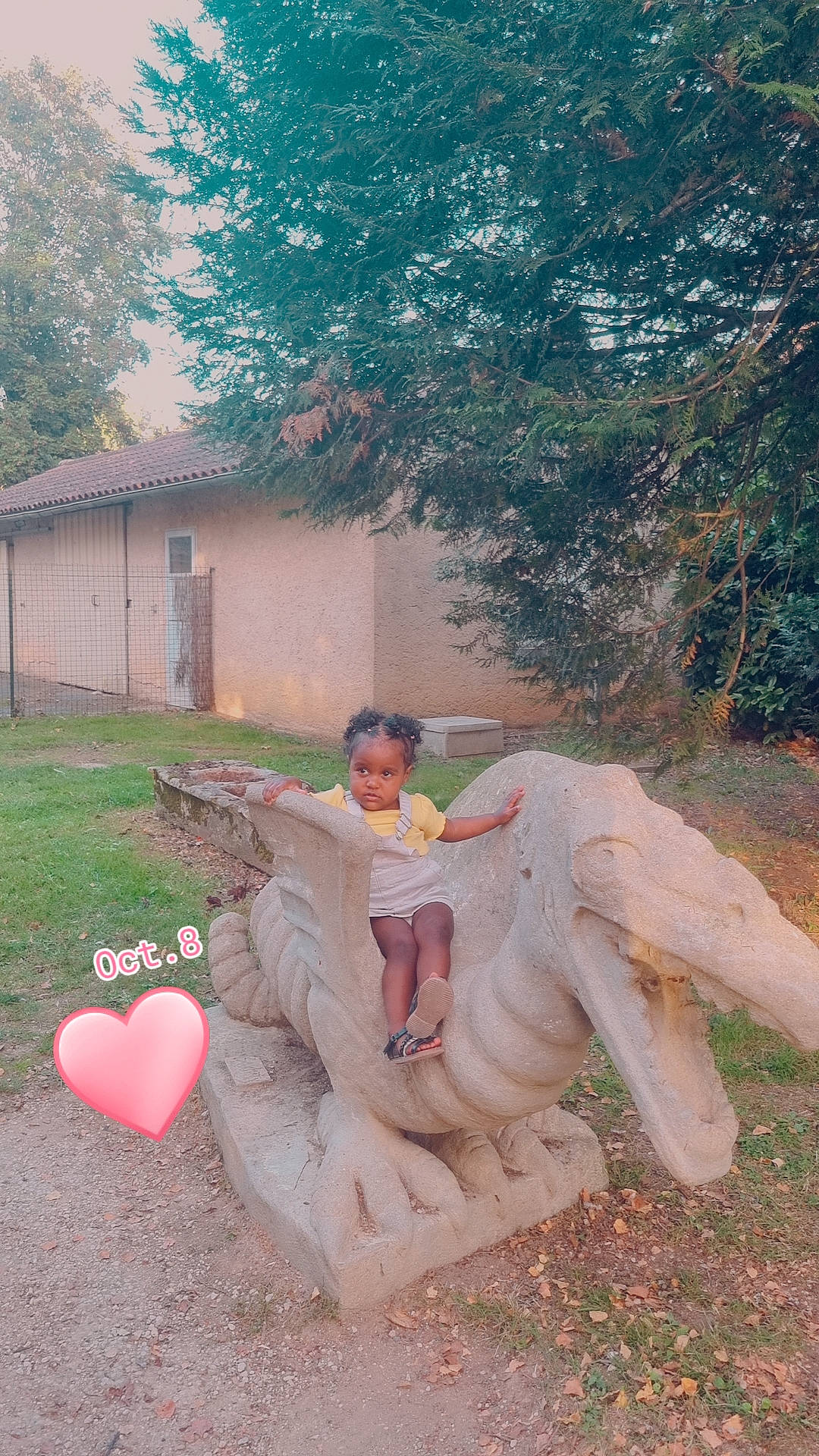 Daryanna a rejoint le concours — aidez-le/la à gagner de superbes lots ! balloon, bridal_clothing, event, fun, grass, happy, landscape, leg, leisure, magenta, morning, people_in_nature, person, pink, plant, recreation, sitting, summer, tints_and_shades, tree