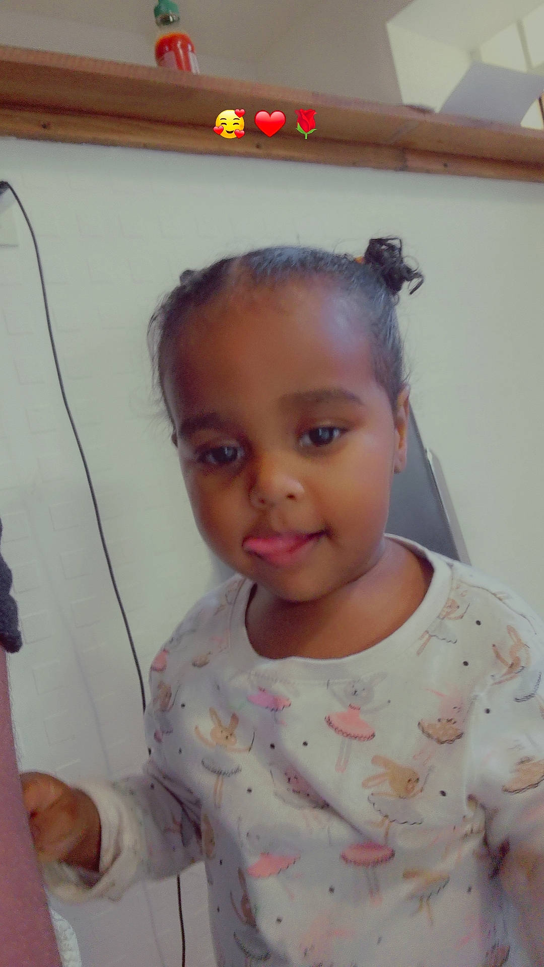 Daryanna a rejoint le concours — aidez-le/la à gagner de superbes lots ! baby, baby_toddler_clothing, cheek, child, day_dress, door, eyelash, fun, gesture, happy, nose, person, room, skin, sleeve, smile, t_shirt, toddler