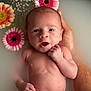 Vicktorya a rejoint le concours — aidez-le/la à gagner de superbes lots ! baby, infant, milk_bath, flower, pink_flower, orange_flower, hand, water, skin, head, face, eyes, mouth, arm, fingers, newborn, floating, bath, relaxation, portrait