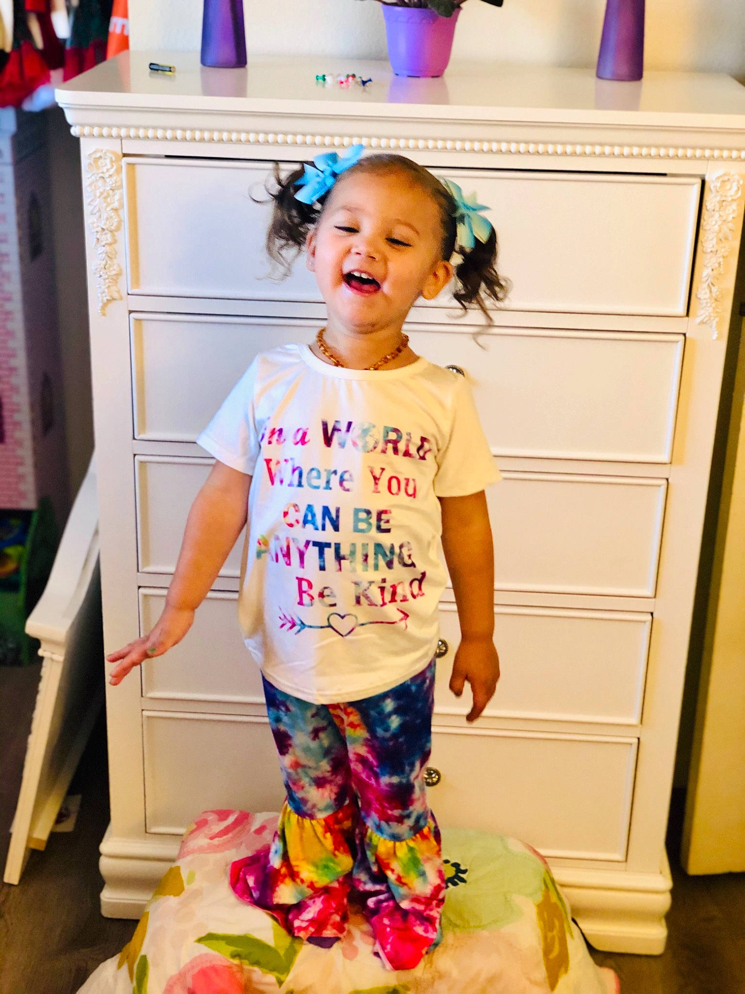 Marisol is registered to the contest to win money with this photo: birthday, child, party, person, play, t_shirt, toddler