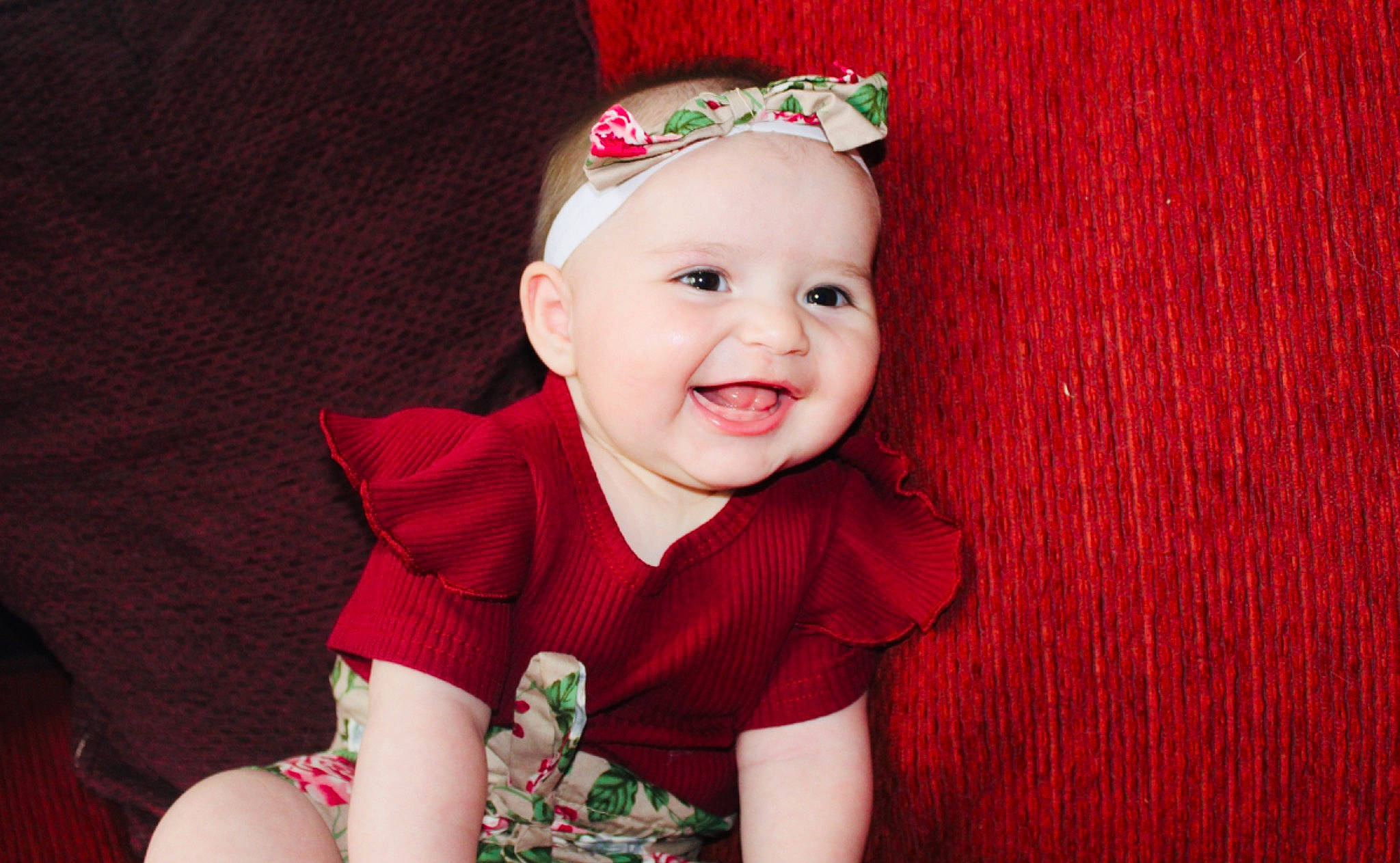 Théa a rejoint le concours — aidez-le/la à gagner de superbes lots ! baby, cheek, child, child_model, christmas, fashion_accessory, hair_accessory, happy, head, headband, headgear, headpiece, headwear, lip, person, photography, plant, red, skin, smile
