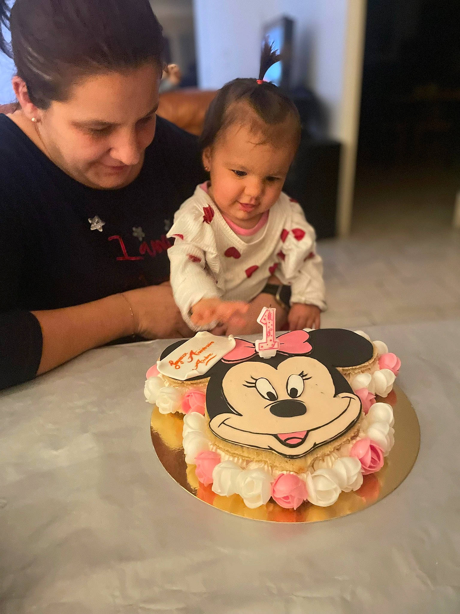 Ambre a rejoint le concours — aidez-le/la à gagner de superbes lots ! art, baked_goods, birthday_cake, buttercream, cake, cake_decorating, cake_decorating_supply, event, face, food, fun, head, icing, person, plate, smile, sugar_cake, sugar_paste, sweetness, tableware