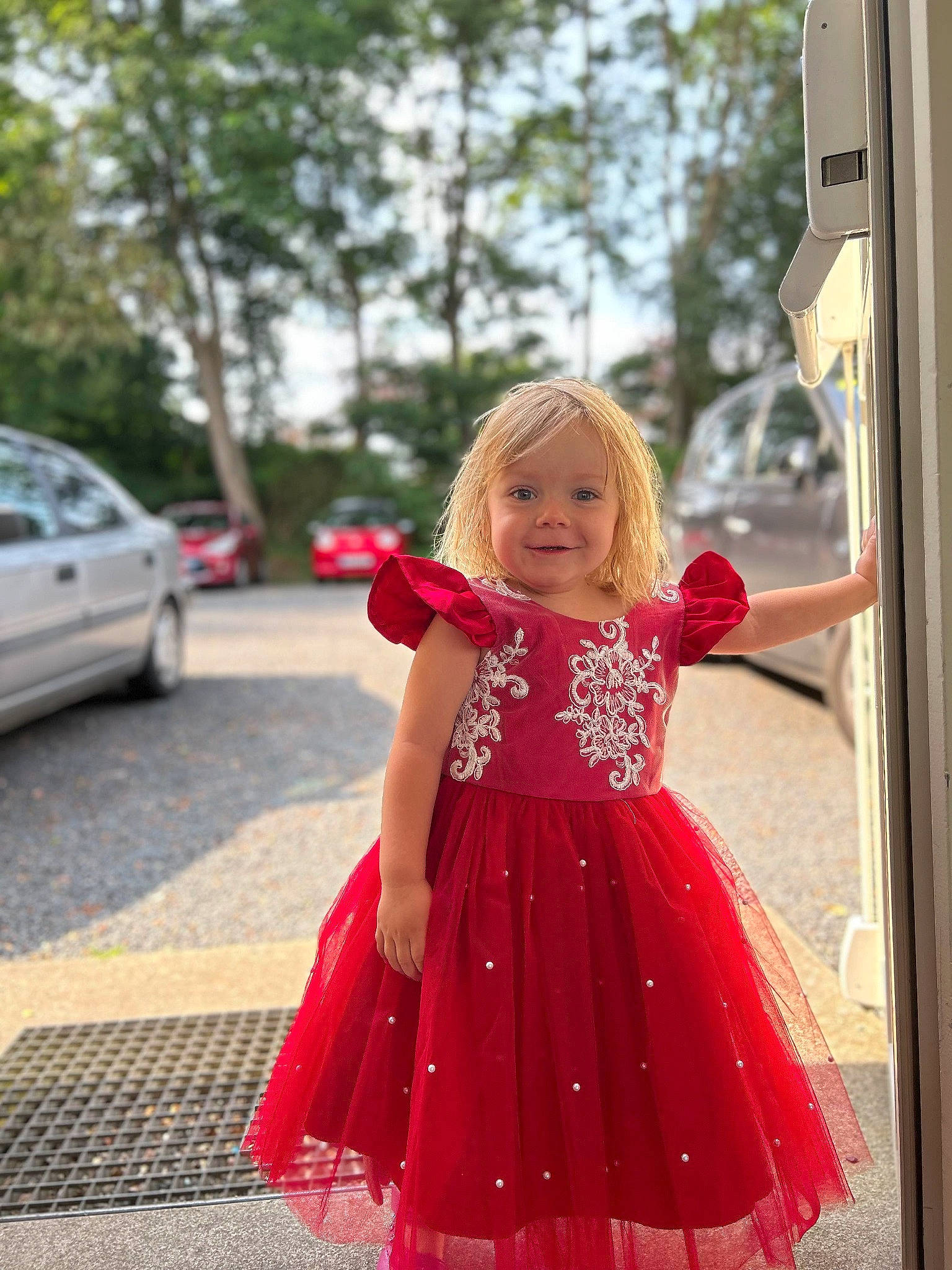 Noeline participe au concours pour gagner de l'argent avec cette photo : baby_toddler_clothing, beauty, car, clothing, dress, fun, hair, happy, human_body, joy, long_hair, magenta, person, pink, plant, smile, tints_and_shades, tire, toddler, tree