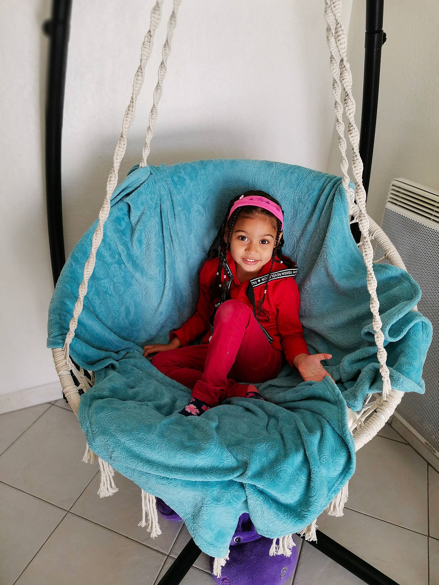 Mya participe au concours pour gagner de l'argent avec cette photo : aqua, azure, baby, baby_carriage, baby_safety, baby_toddler_clothing, blue, clothing, comfort, green, joy, leg, leisure, outerwear, person, photograph, pink, product, purple, swing