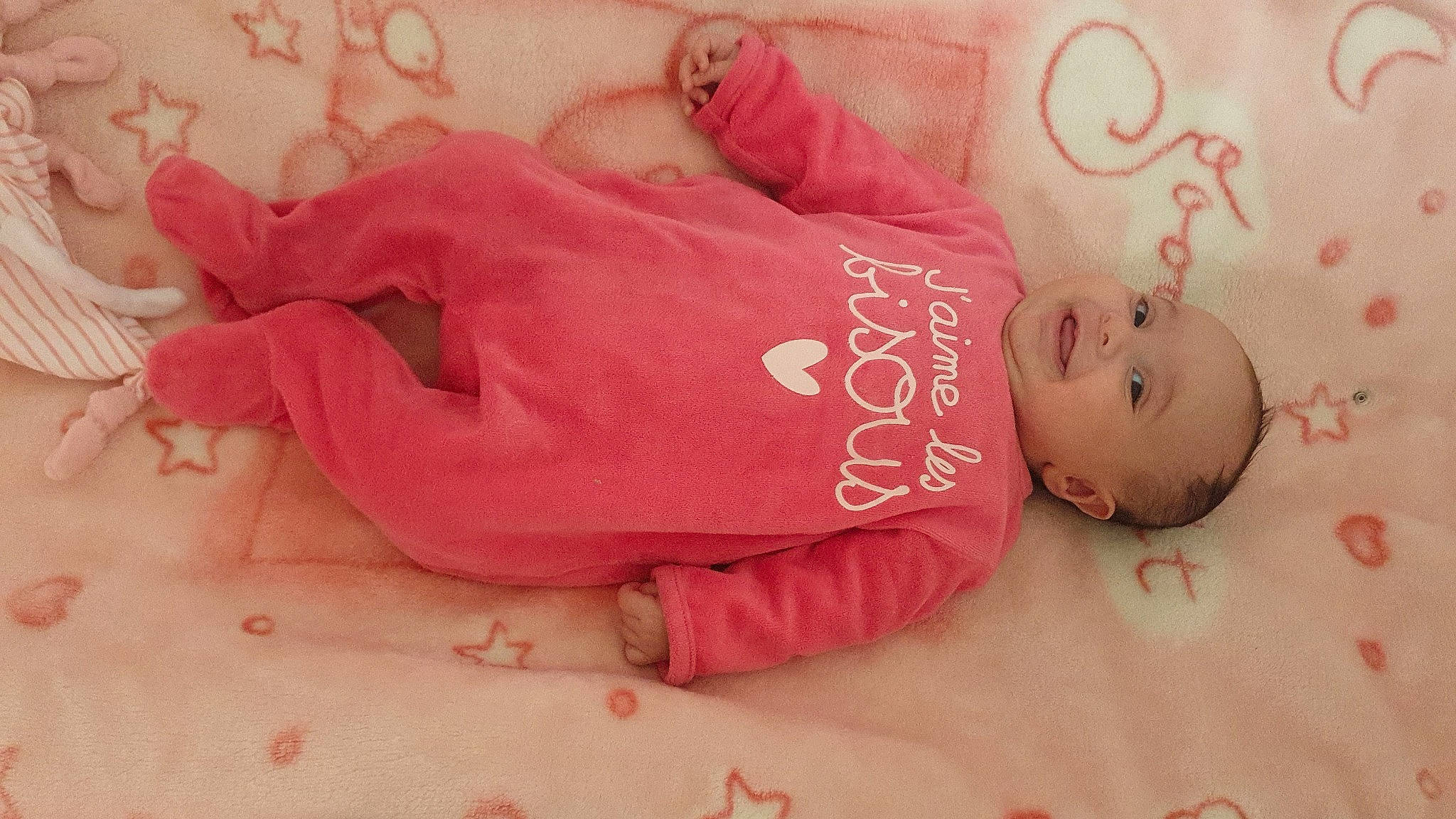 Tina participe au concours pour gagner de l'argent avec cette photo : baby, baby_toddler_clothing, bedtime, child, person, pink, product, toddler