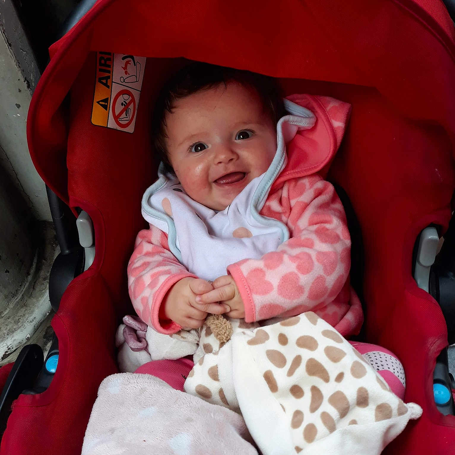 Sophie participe au concours pour gagner de l'argent avec cette photo : baby_carriage, baby_products, car_seat, child, day, girl, infant, person, pink, play, product, red, skin, smile, toddler, toy