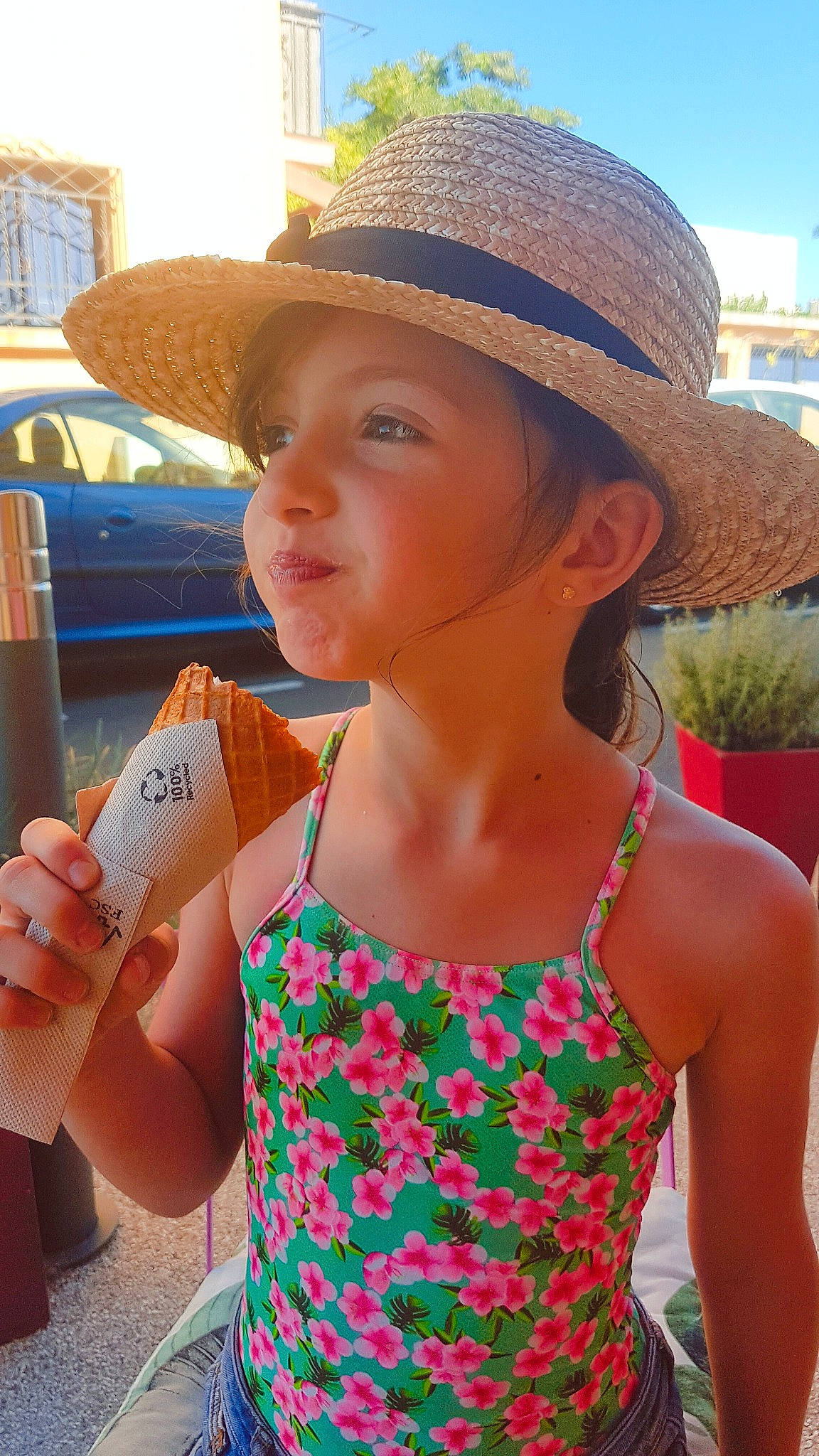 Lenora participe au concours pour gagner de l'argent avec cette photo : blond, blue, brown_hair, car, child, day_dress, event, fashion_accessory, food, fun, happy, hat, headwear, jewellery, leisure, neck, pattern, people, person, summer