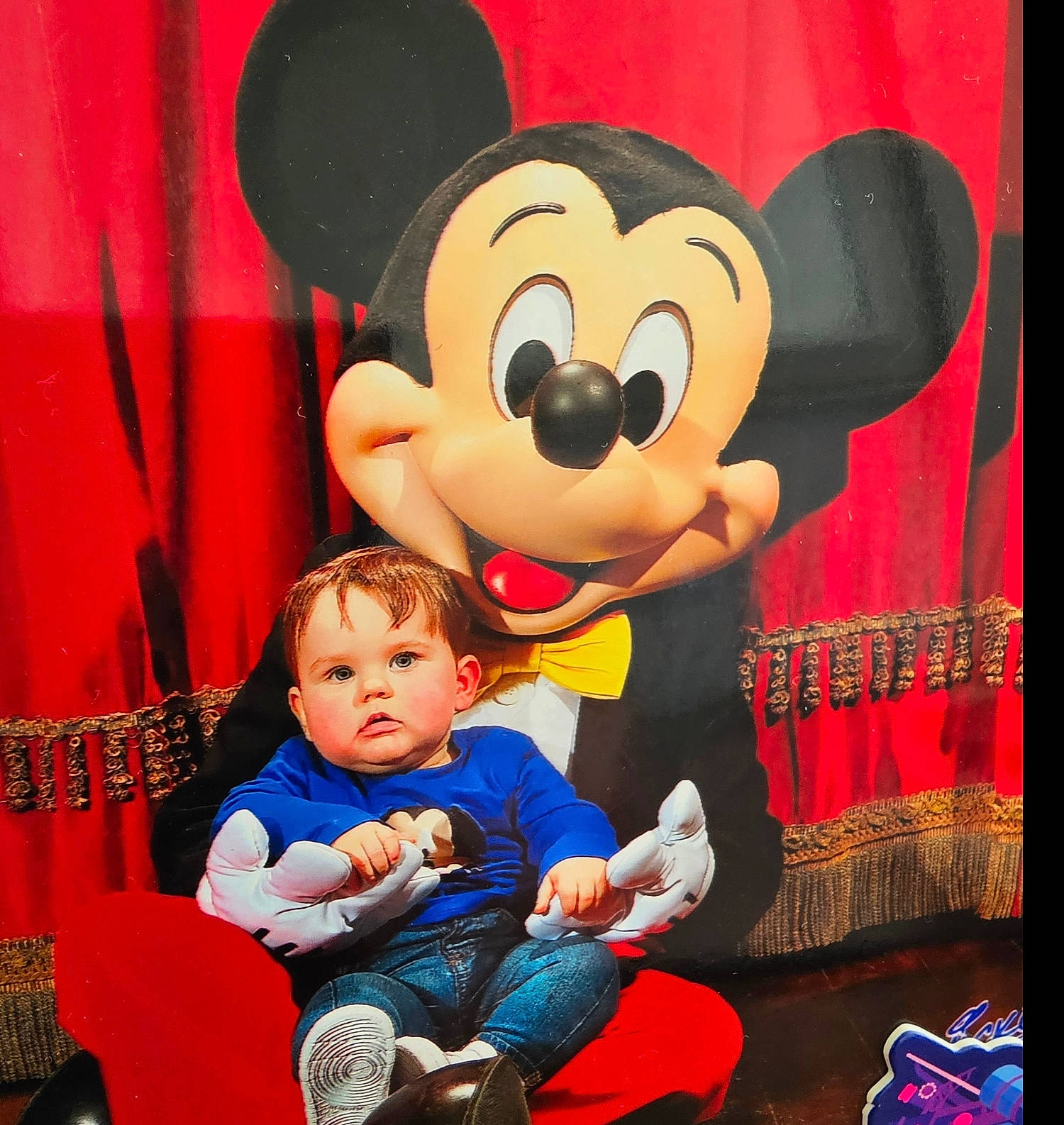 Ilan participe au concours pour gagner de l'argent avec cette photo : animated_cartoon, baby, baby_toddler_clothing, cartoon, comfort, event, fun, happy, leisure, person, photograph, recreation, room, sitting, smile, snapshot, textile, toddler, toy, vertebrate