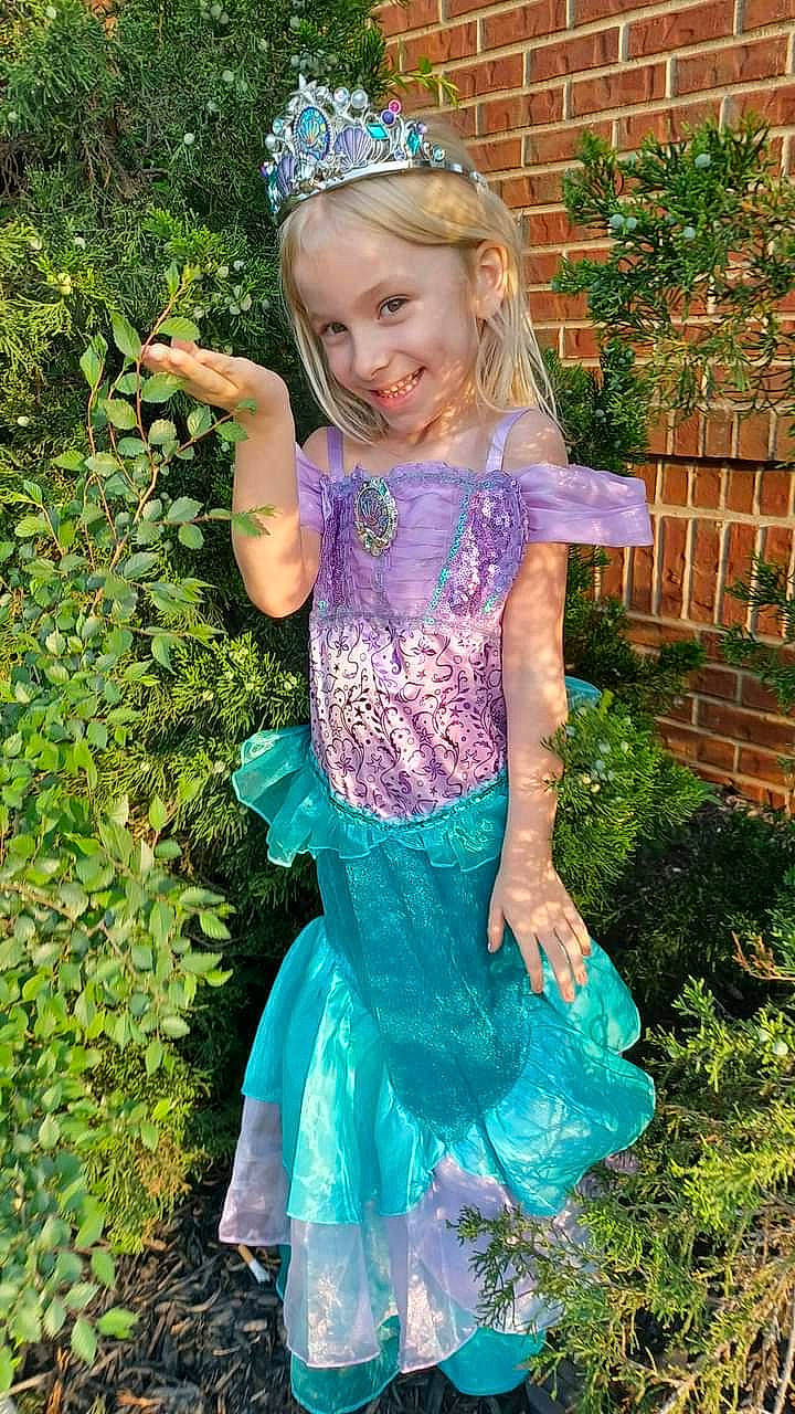 Mary is registered to the contest to win money with this photo: baby_toddler_clothing, electric_blue, eye, face, fun, grass, grass_family, hair, happy, head, human_body, joy, leaf, people_in_nature, person, plant, smile, summer, t_shirt, toddler