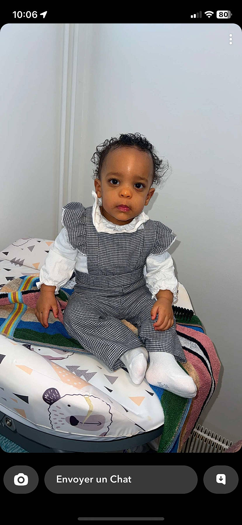 Naëva participe au concours pour gagner de l'argent avec cette photo : automotive_design, automotive_lighting, baby, baby_products, baby_toddler_clothing, bumper, carmine, child, city_car, curtain, flash_photography, fun, hood, motor_vehicle, pattern, person, personal_protective_equipment, play, sitting, sleeve