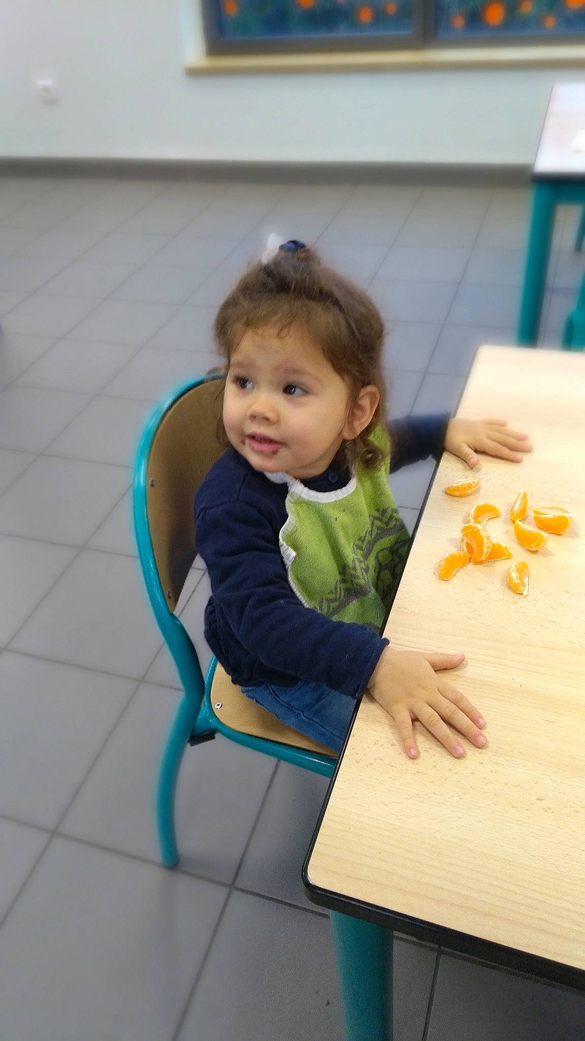 Nelya a rejoint le concours — aidez-le/la à gagner de superbes lots ! child, day, floor, flooring, fun, furniture, girl, infant, person, play, product, room, sitting, standing, table, toddler