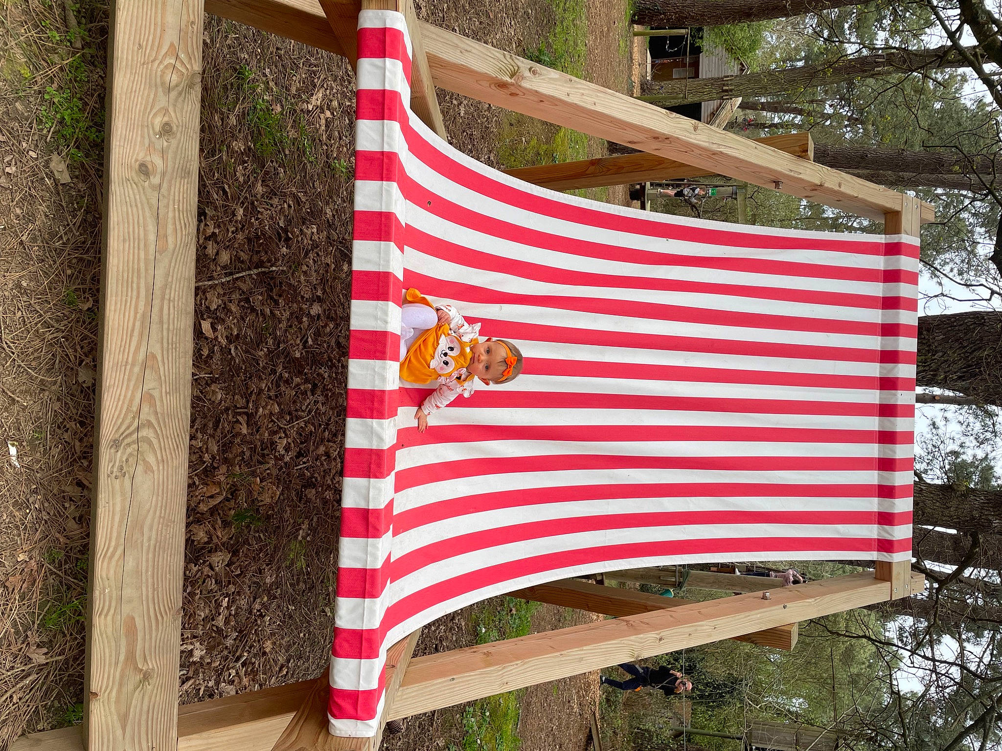 Leyah participe au concours pour gagner de l'argent avec cette photo : advertising, banner, event, flag, flag_day_usa, flag_of_the_united_states, grass, headwear, landscape, leisure, line, person, plant, pole, recreation, rectangle, red, shade, signage, tree