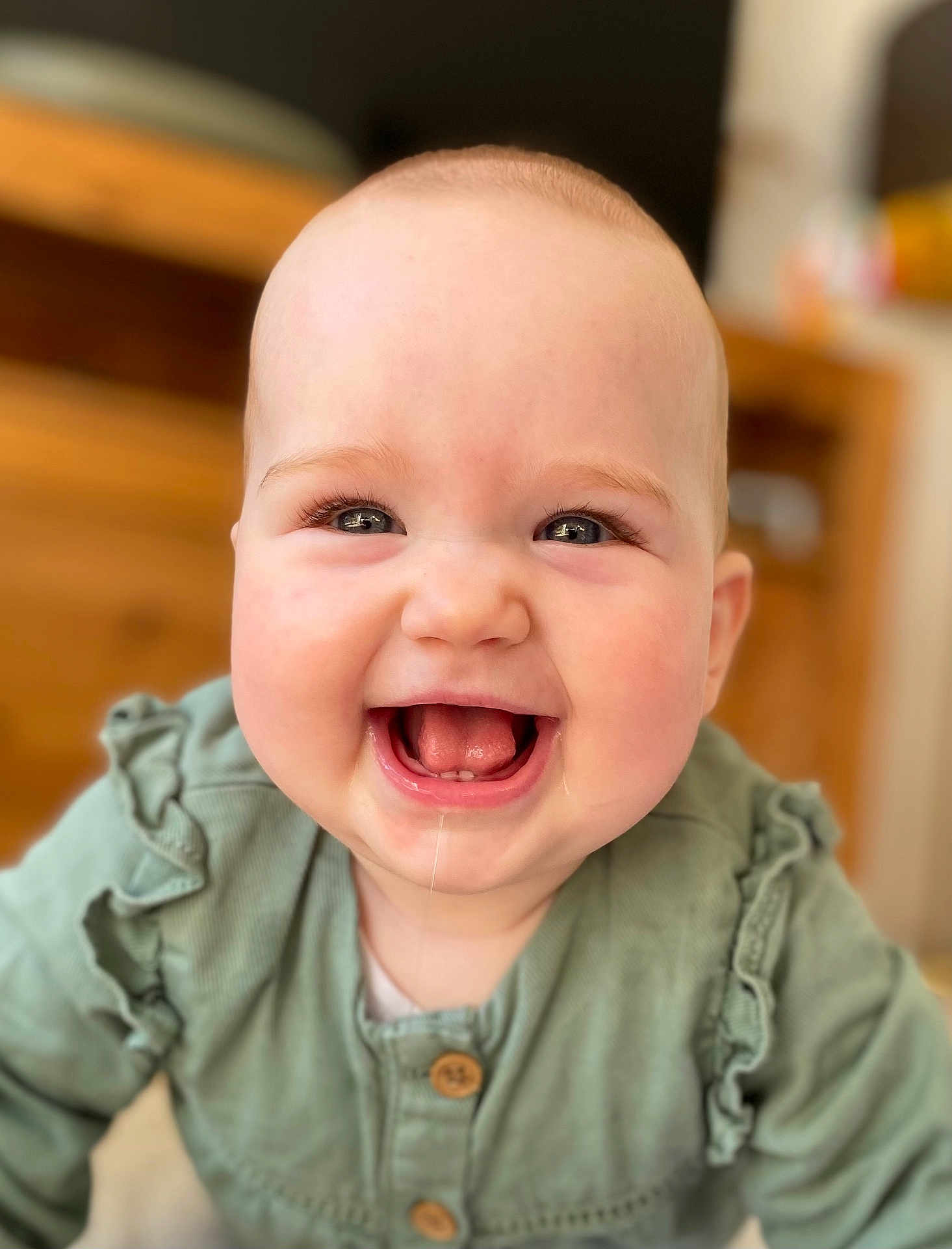 Lennie participe au concours pour gagner de l'argent avec cette photo : baby, smiling, child, face, green_clothing, drool, indoor, portrait, happy, cute, infant, ruffles, buttoned_shirt, closeup, young, person, skin, eyes, mouth, head